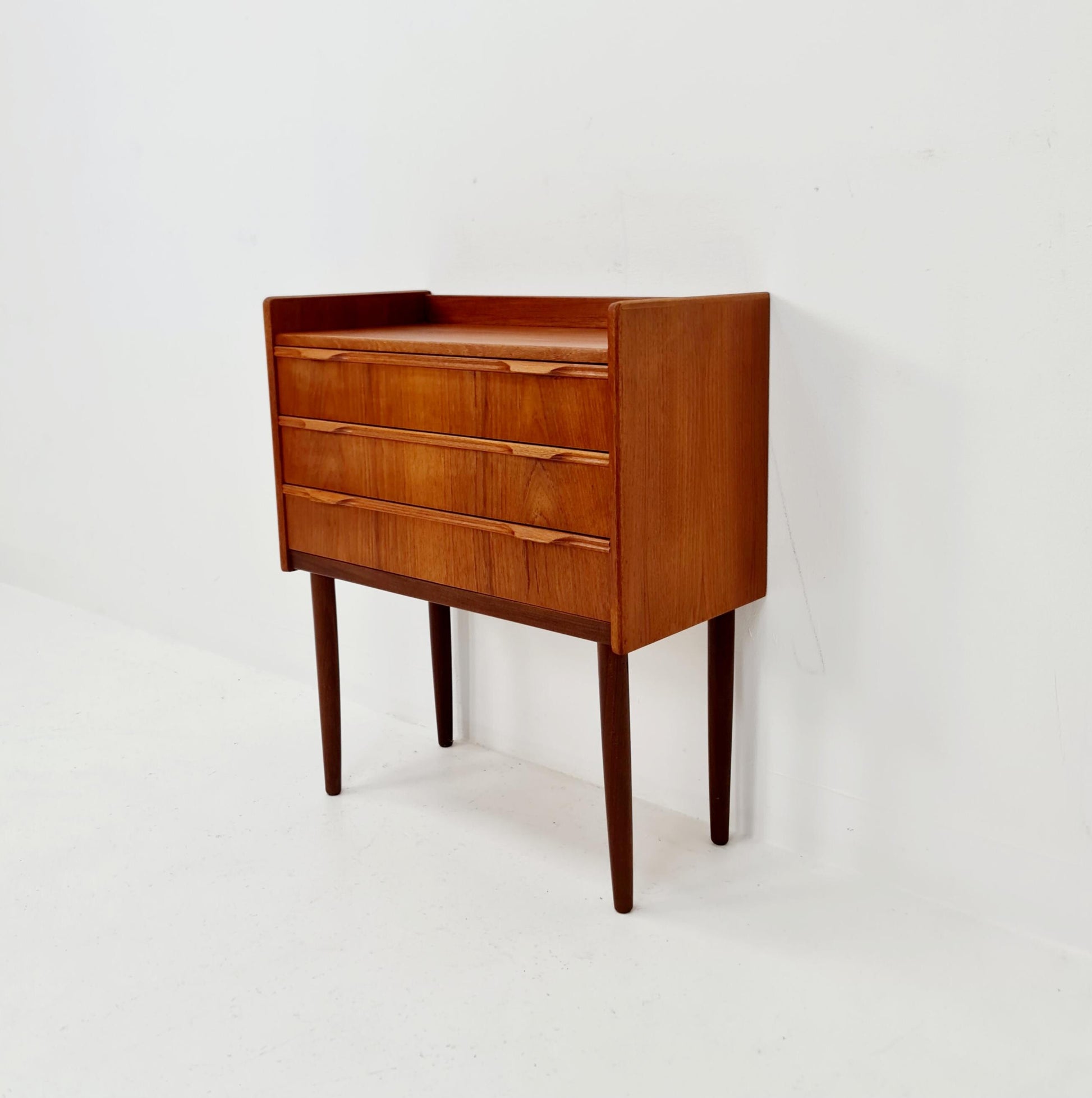 Midcentury danish design chest of drawers / drawer dresser /3 drawers cabinet, 1960s