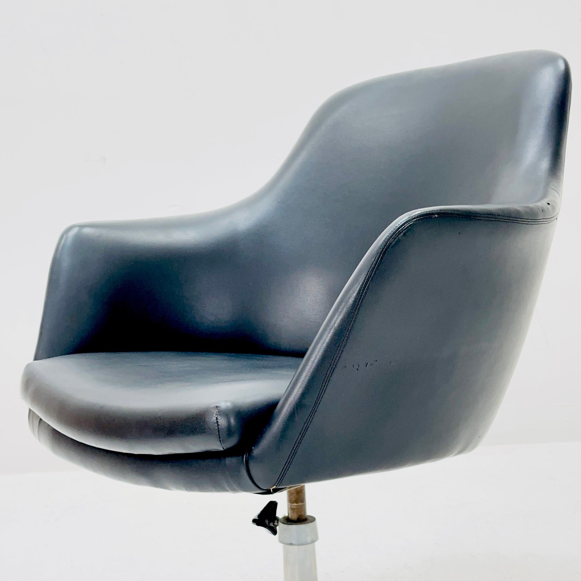 Mid century Olli Mannermaa black Leather Kilta armchair by Eugen Schmidt & Cassina Martela 1970s