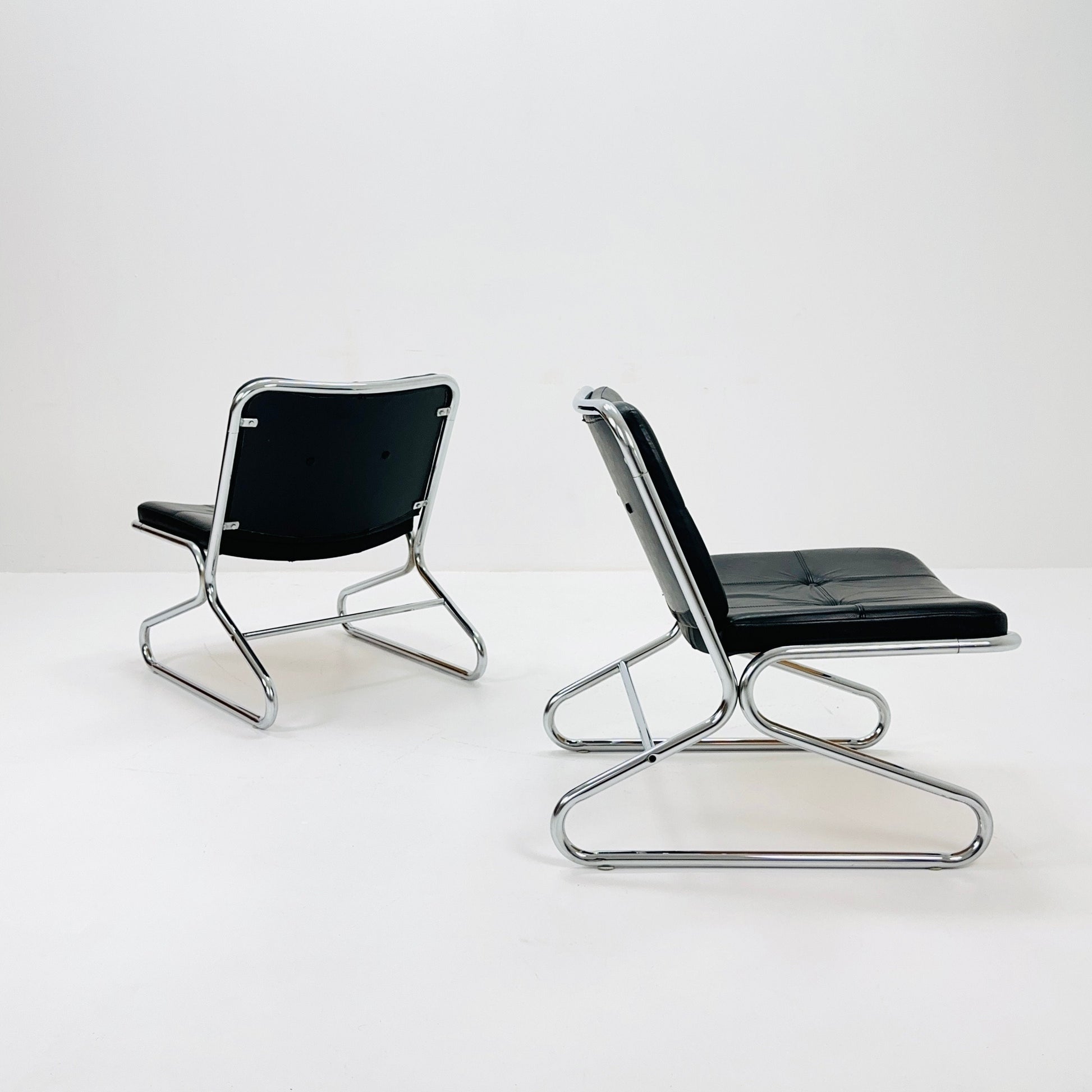 Mid century Bauhaus tubular lounge Chair black leather Italy 1980s