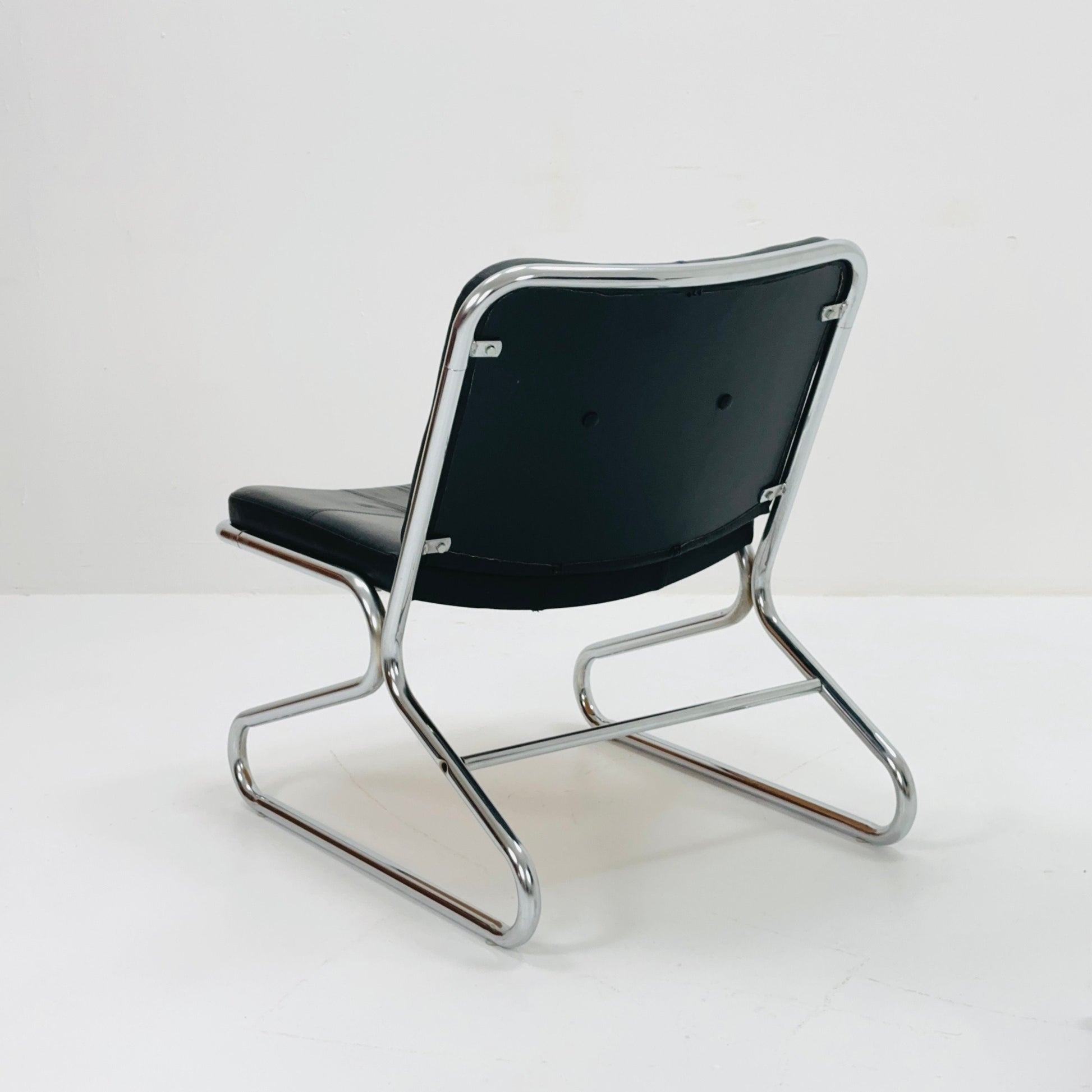 Mid century Bauhaus tubular lounge Chair black leather Italy 1980s