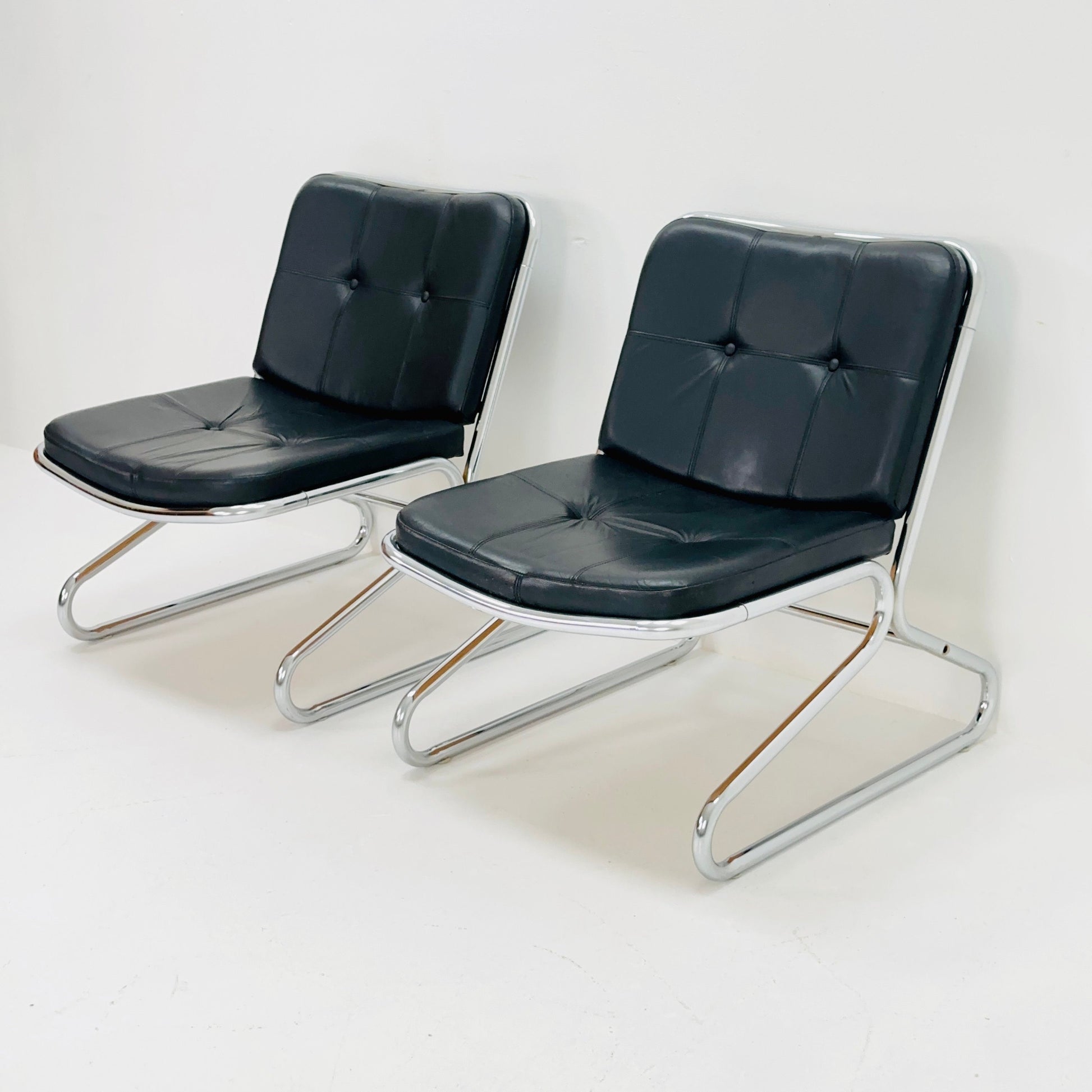 Mid century Bauhaus tubular lounge Chair black leather Italy 1980s
