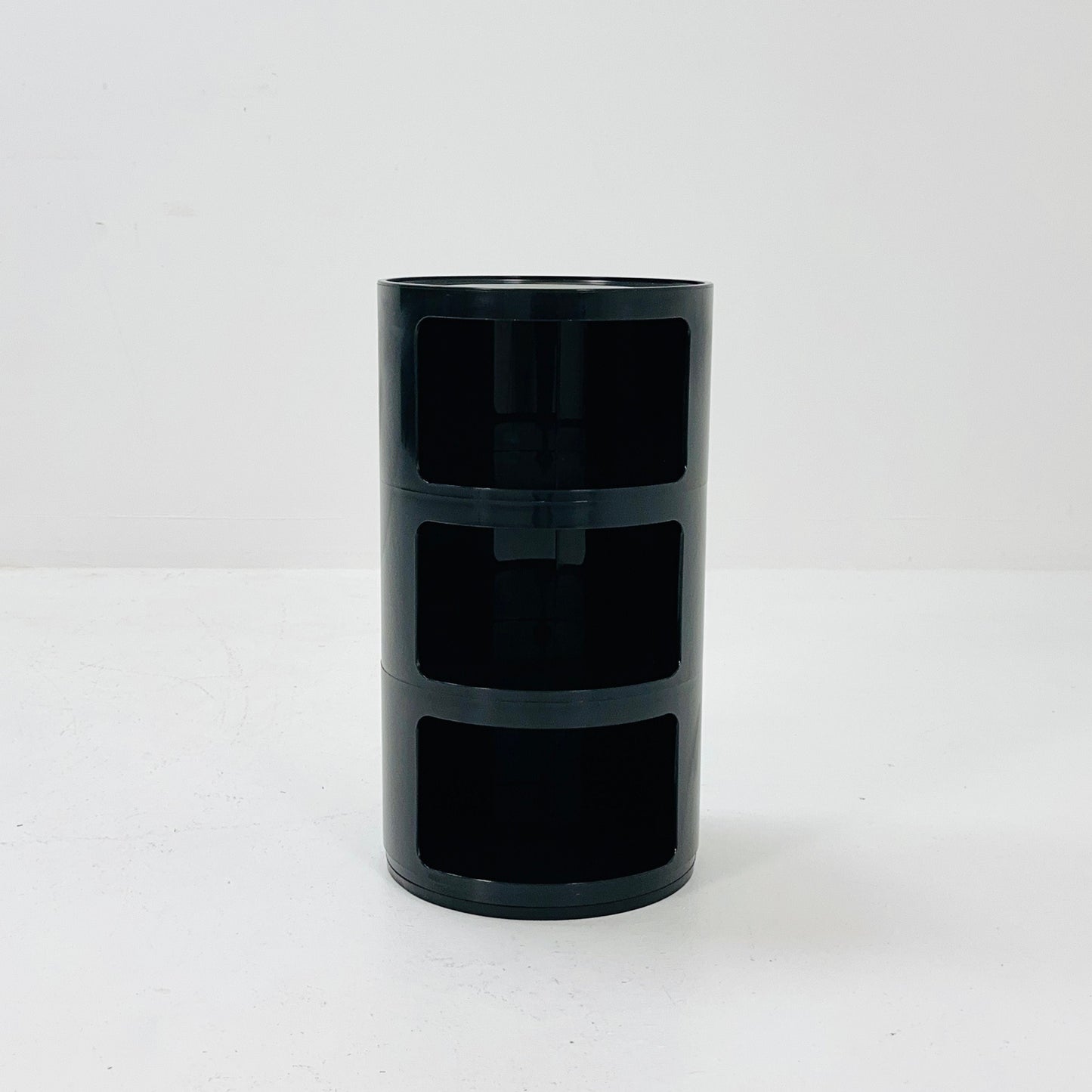 Space age 3 tier Componibili Classic round modular storage unit designed by Anna Castelli Ferrieri for Kartell in 1970s