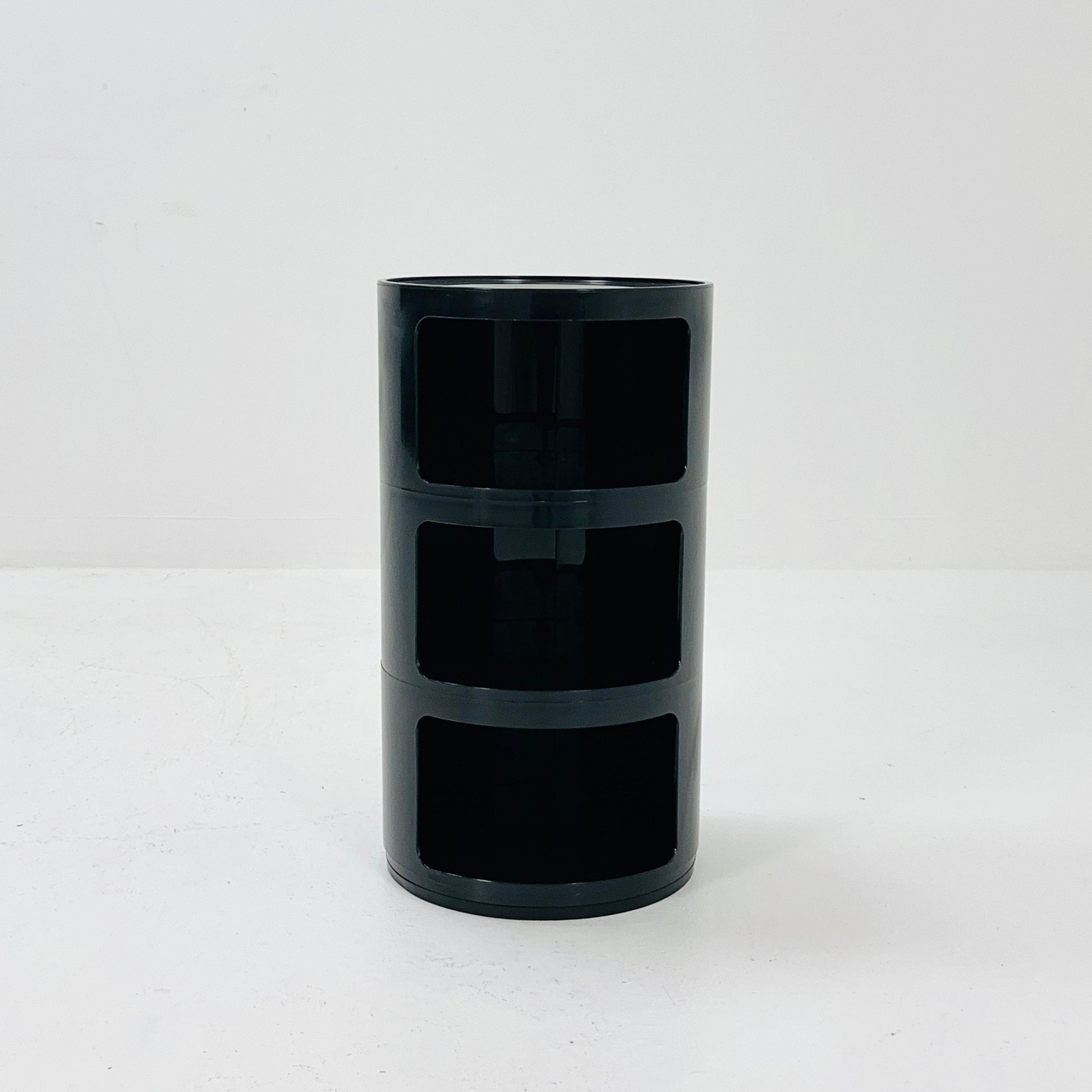 Space age 3 tier Componibili Classic round modular storage unit designed by Anna Castelli Ferrieri for Kartell in 1970s