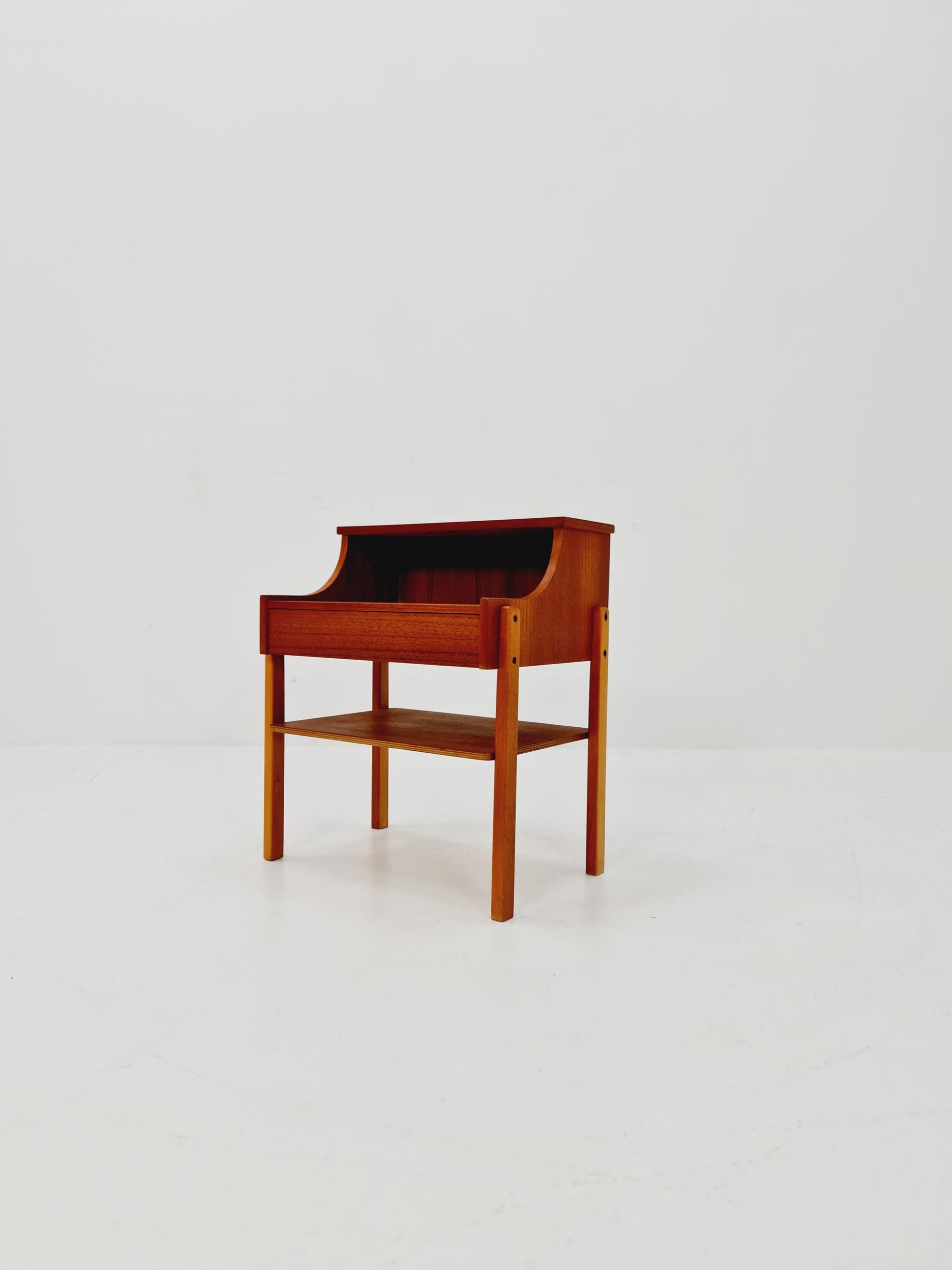 Mid century Scandinavian teak side table / bedside table, 1960s