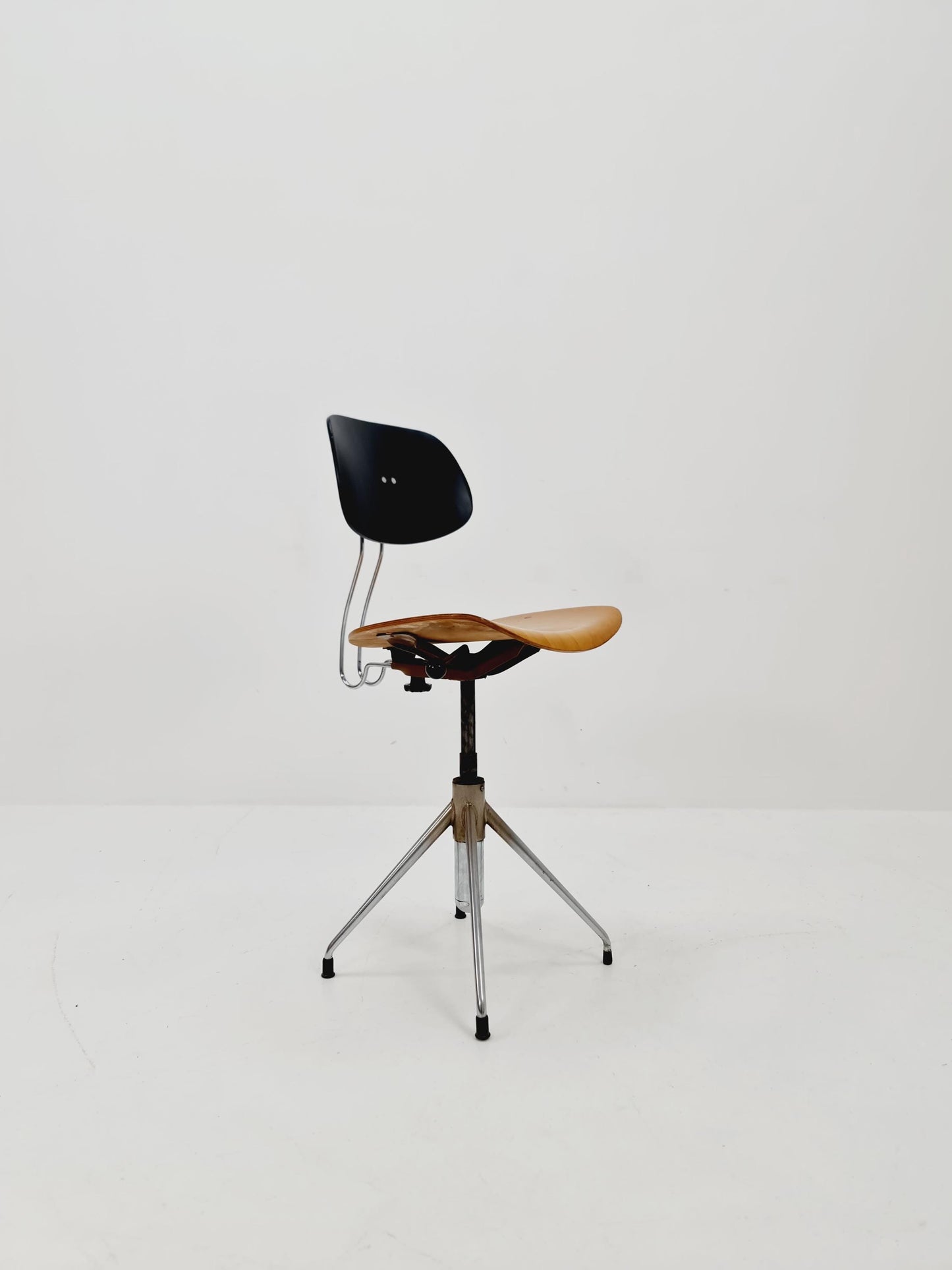 German Swivel Bauhaus chair model by Egon Eiermann for Wilde & Spieth 1950s