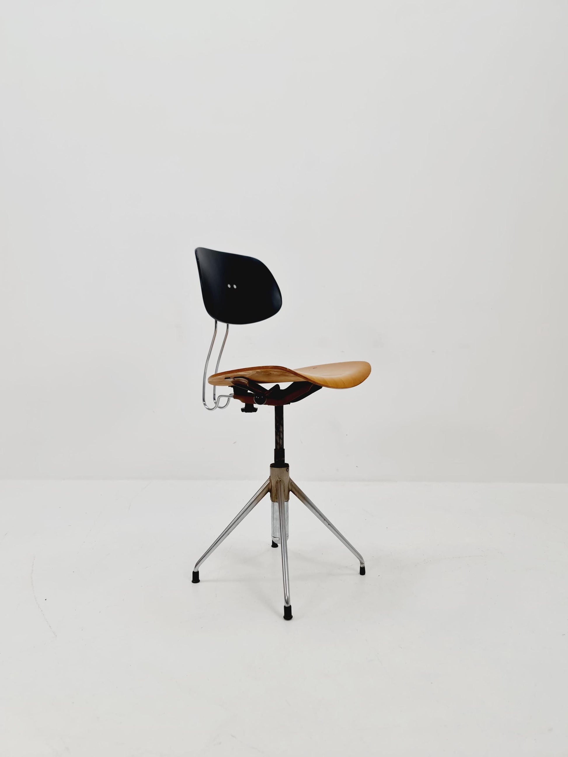 German Swivel Bauhaus chair model by Egon Eiermann for Wilde & Spieth 1950s