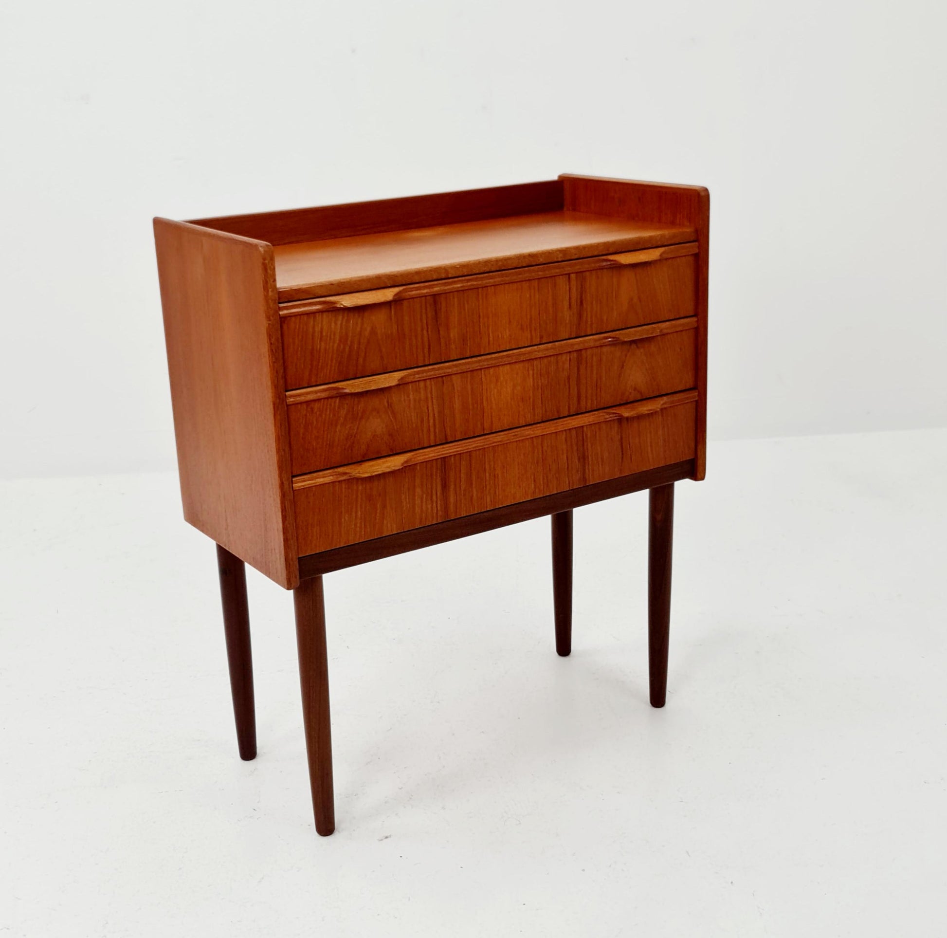 Midcentury danish design chest of drawers / drawer dresser /3 drawers cabinet, 1960s