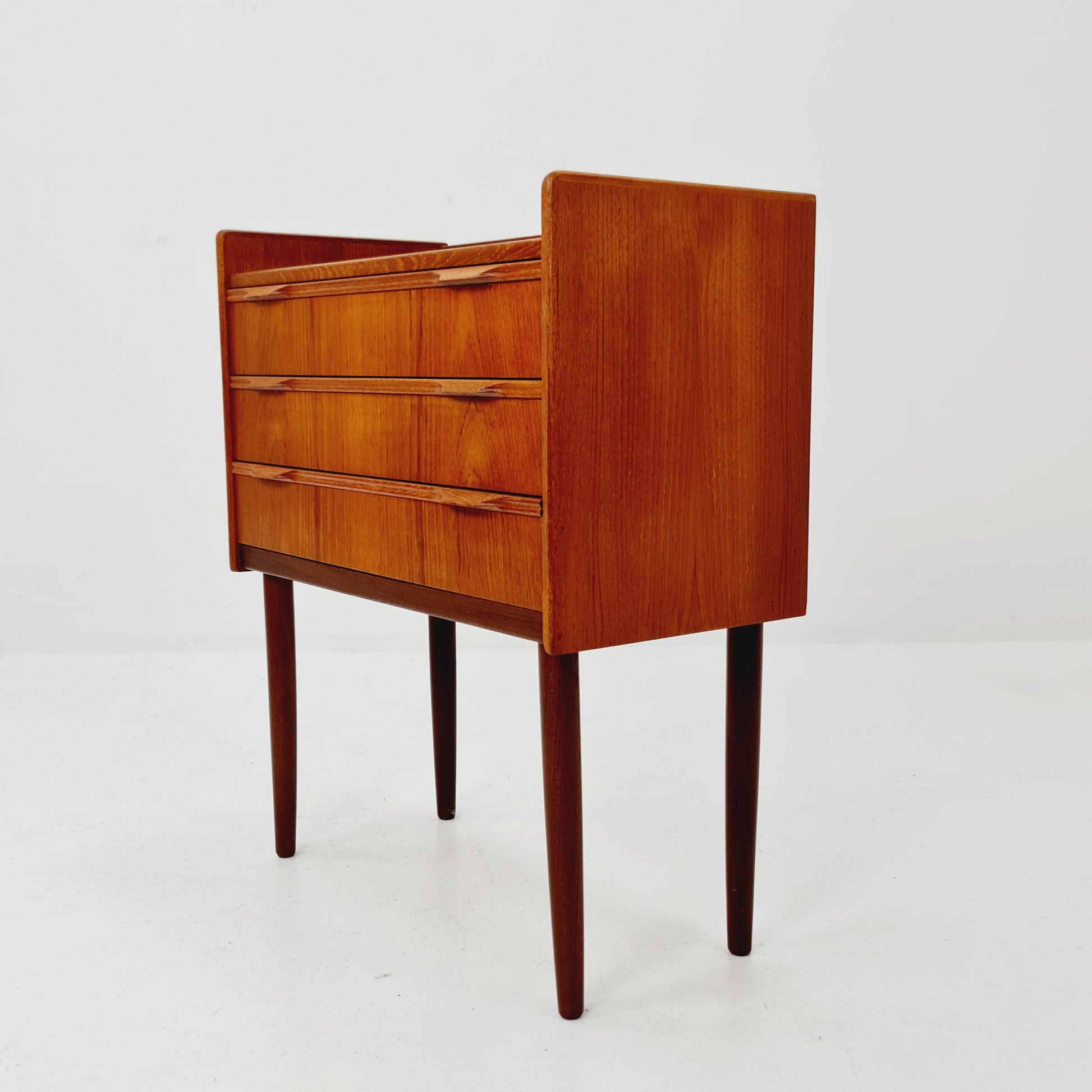 Midcentury danish design chest of drawers / drawer dresser /3 drawers cabinet, 1960s