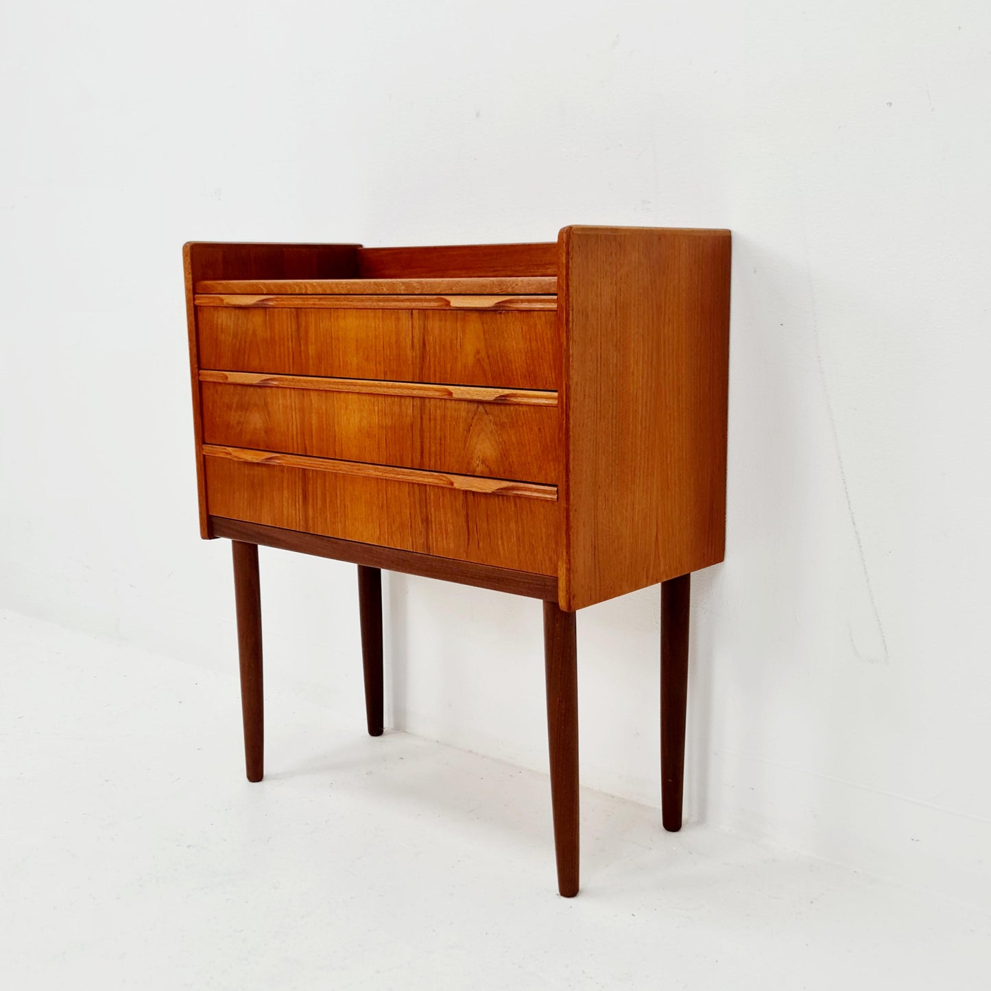 Midcentury danish design chest of drawers / drawer dresser /3 drawers cabinet, 1960s