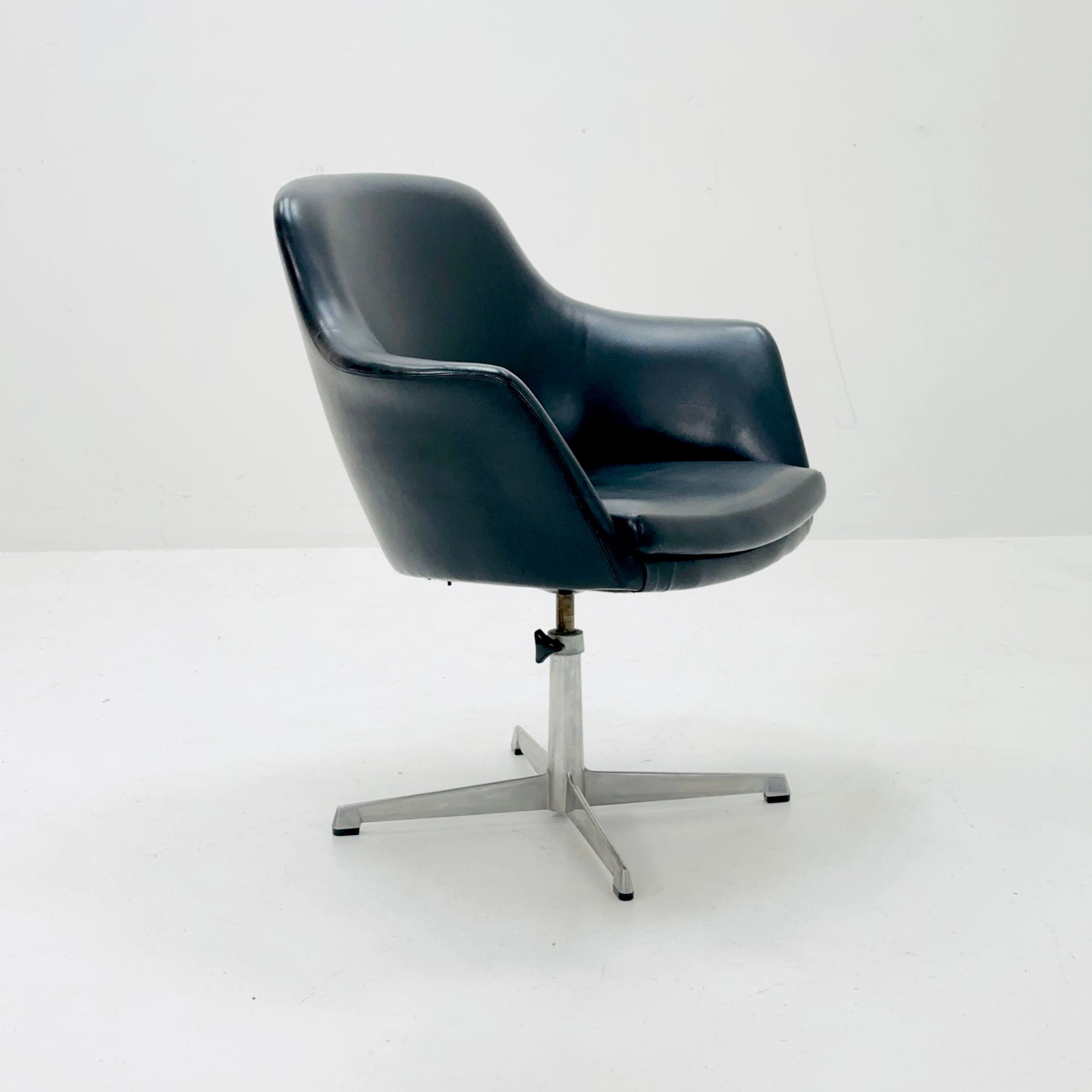 Mid century Olli Mannermaa black Leather Kilta armchair by Eugen Schmidt & Cassina Martela 1970s