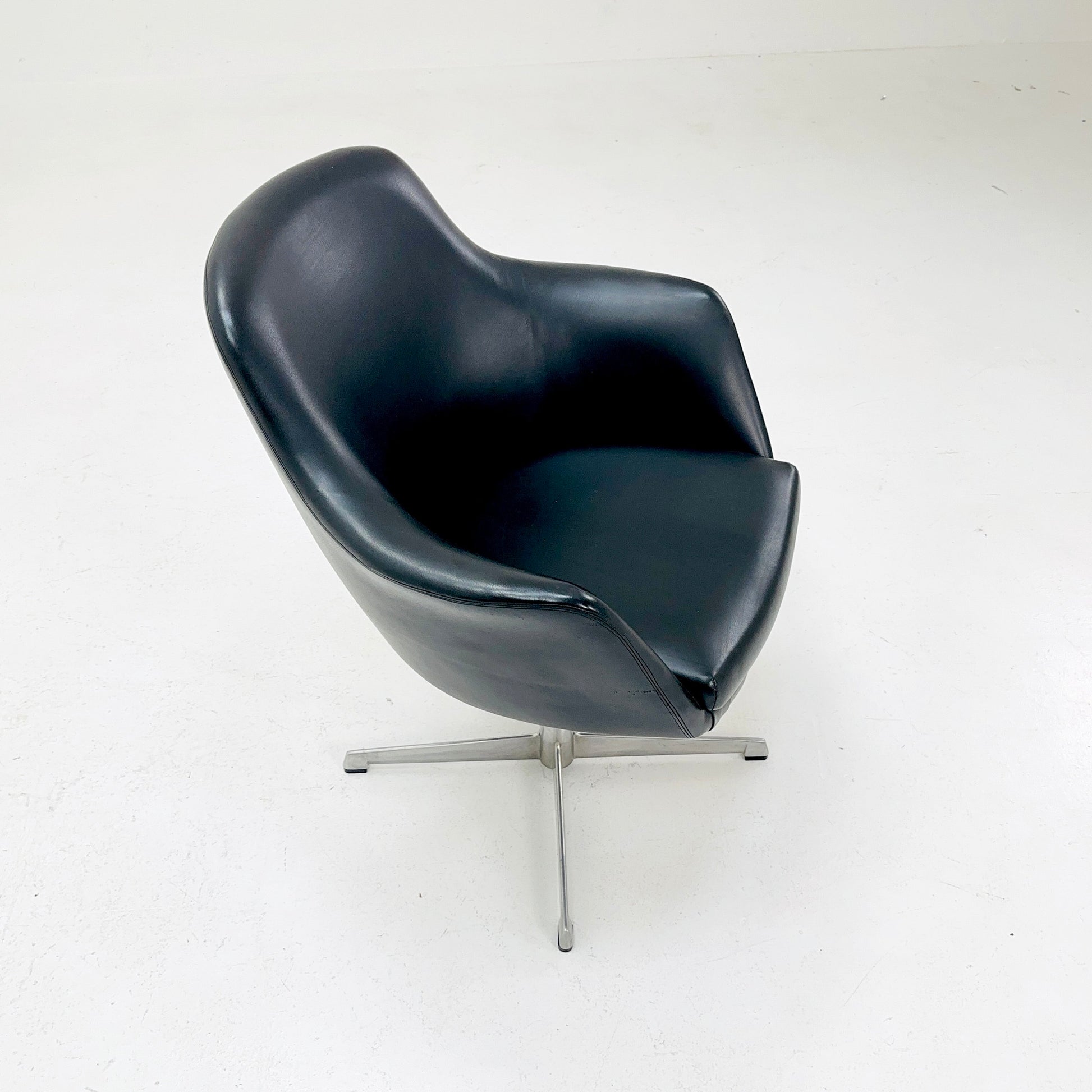 Mid century Olli Mannermaa black Leather Kilta armchair by Eugen Schmidt & Cassina Martela 1970s
