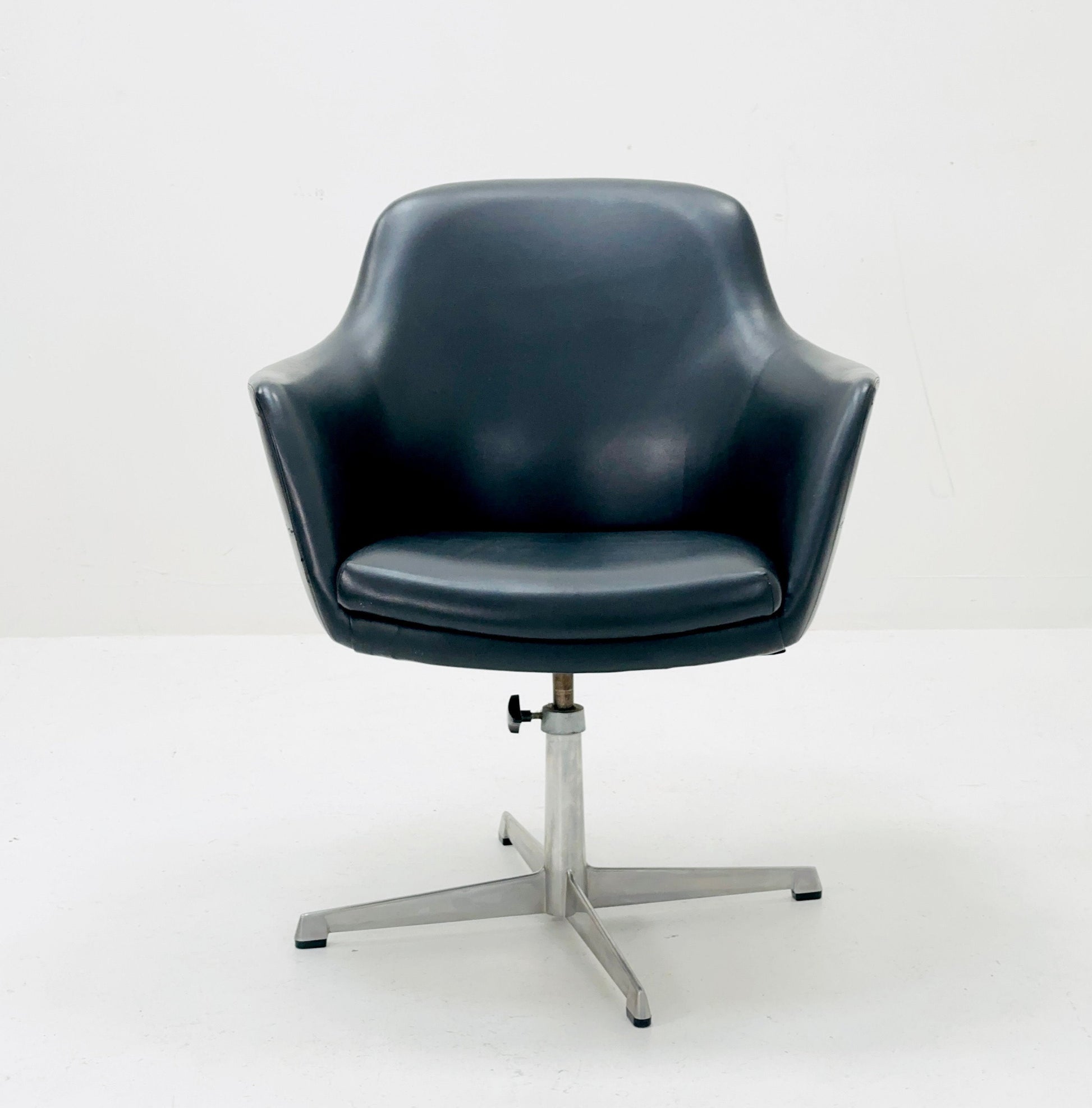 Mid century Olli Mannermaa black Leather Kilta armchair by Eugen Schmidt & Cassina Martela 1970s