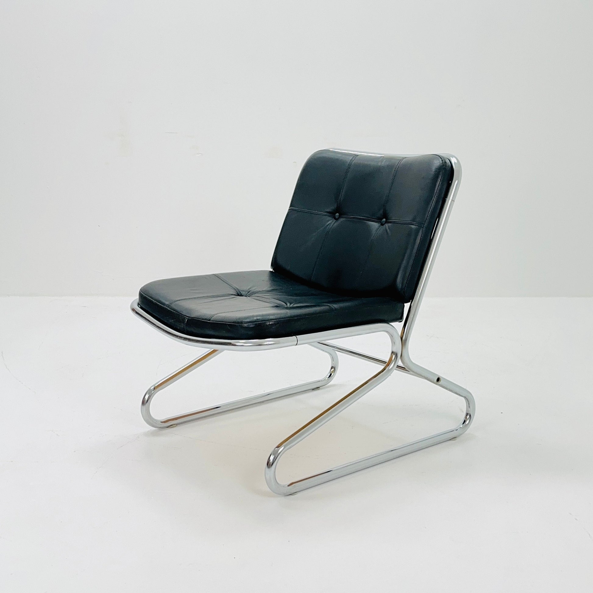 Mid century Bauhaus tubular lounge Chair black leather Italy 1980s