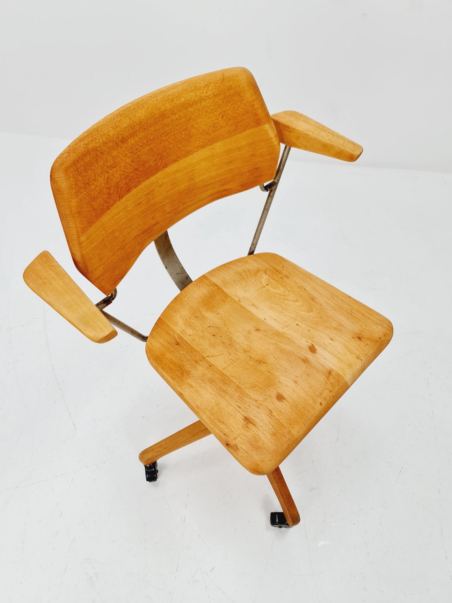 Bauhaus swivel office Armchair in solid wood By stollgiroflex 1930s