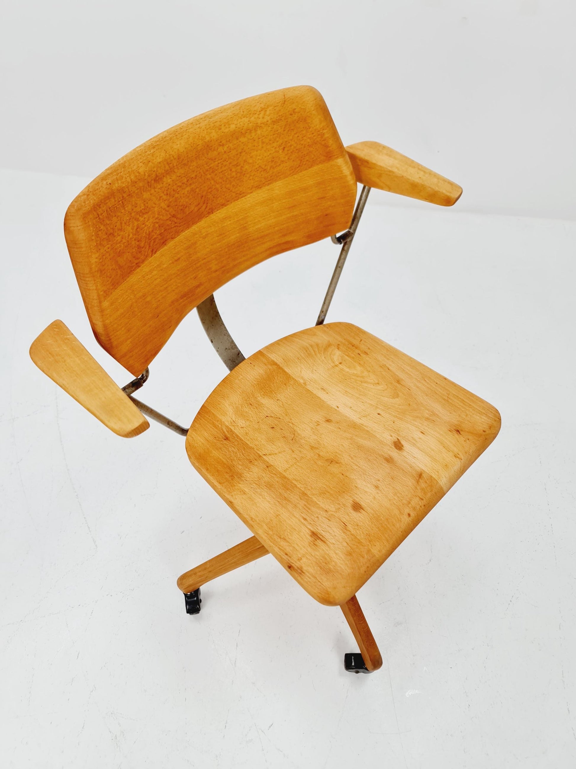 Bauhaus swivel office Armchair in solid wood By stollgiroflex 1930s