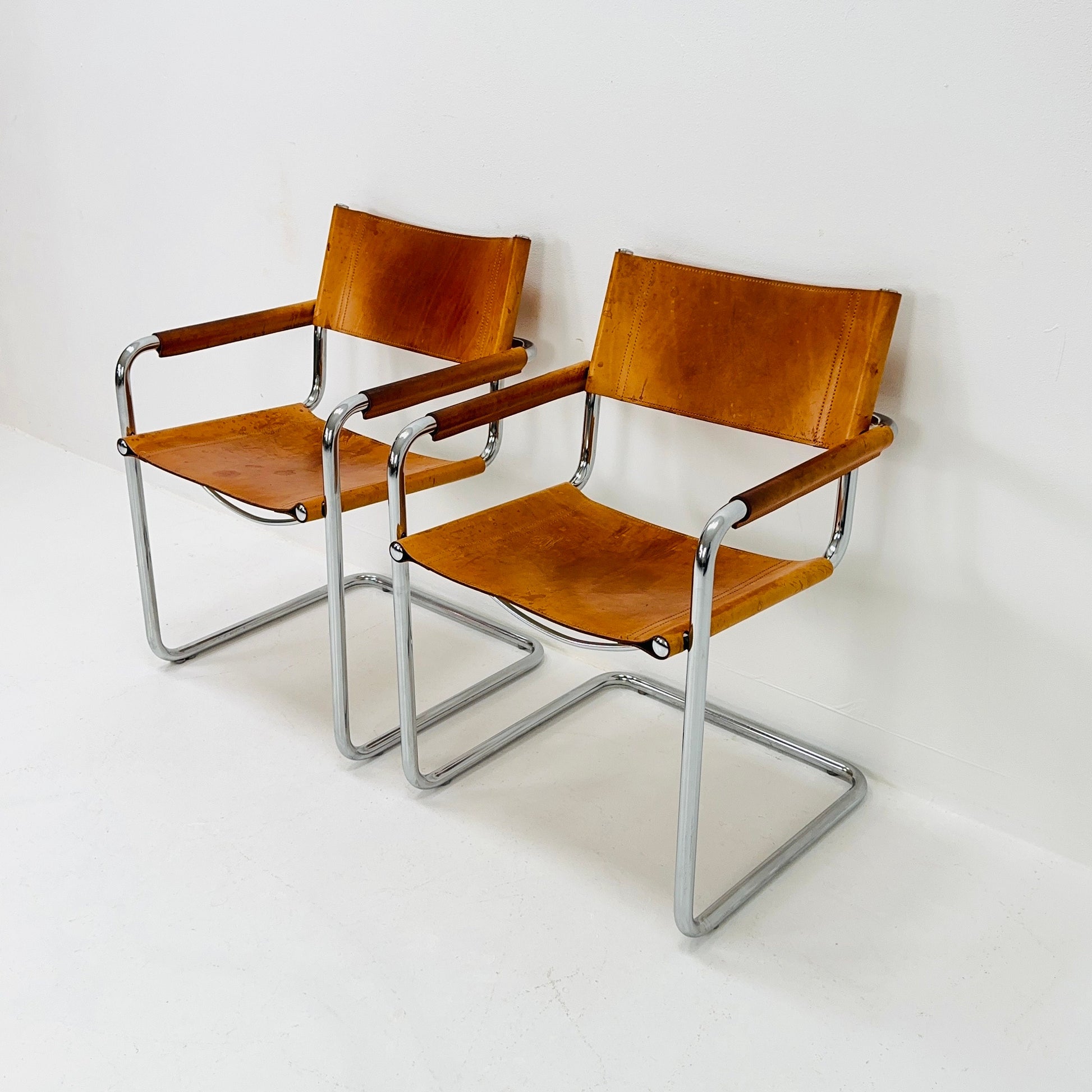 set of 2 Mid century armchairs Matteo Grassi Mg5 leather cantilevered by Mart Stam italy 1980s