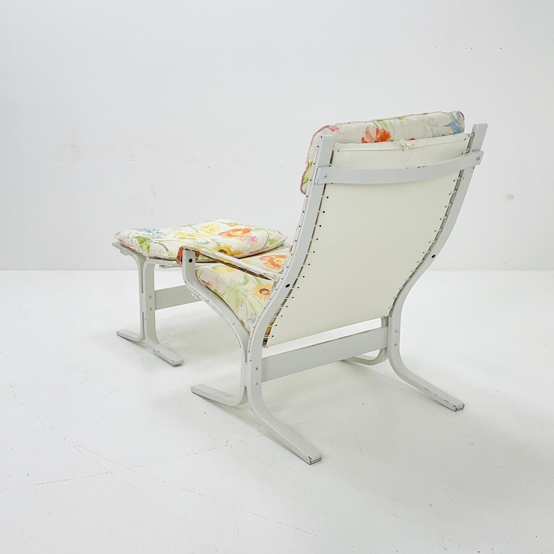 Mid-Century Ingmar Relling Siesta Lounge chair and ottoman Set in flower pattern 1970s Norway