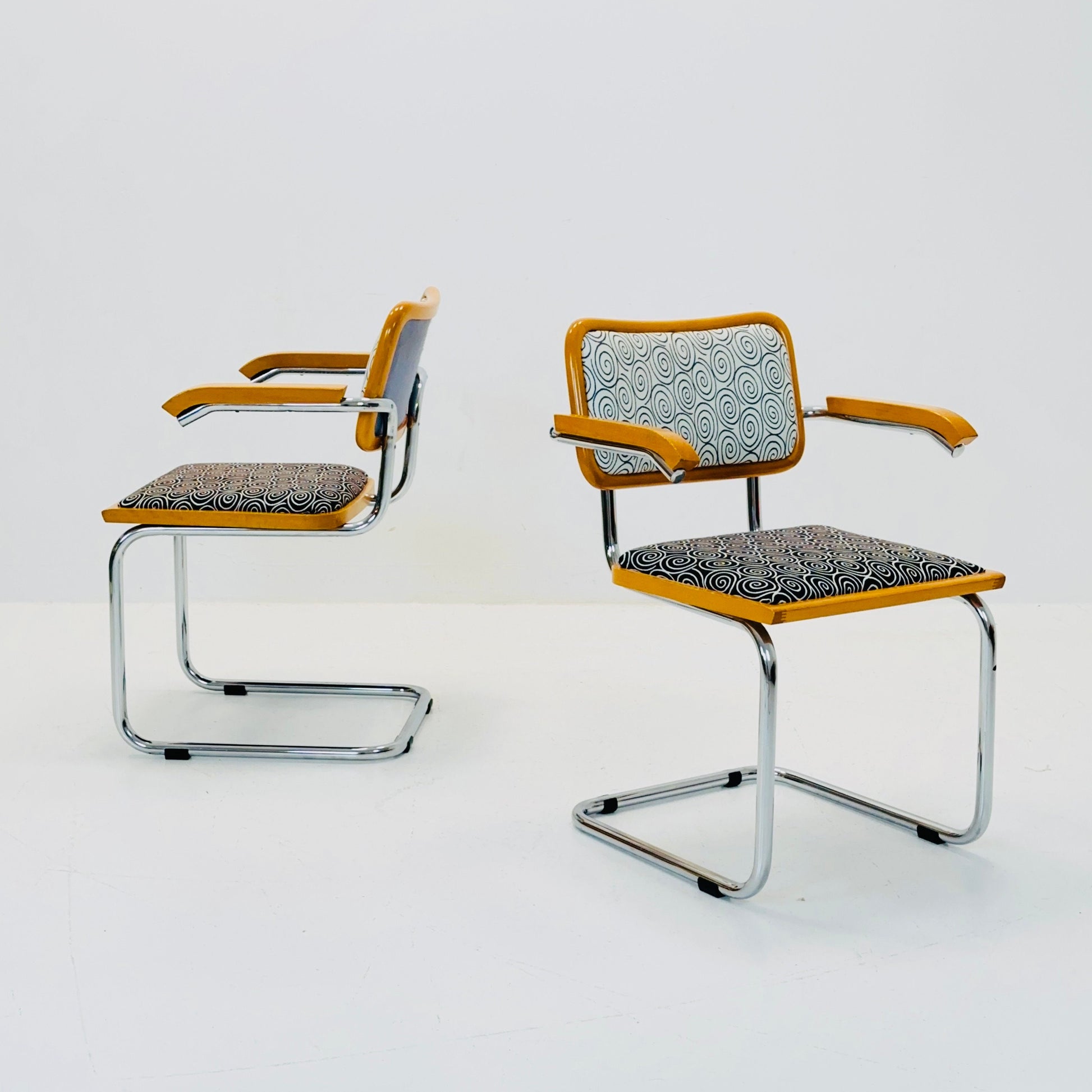 Set of 2 Mid century B32 Cesca armchair by Marcel Breuer upholstered , bauhaus design for Bene Italy 1980s