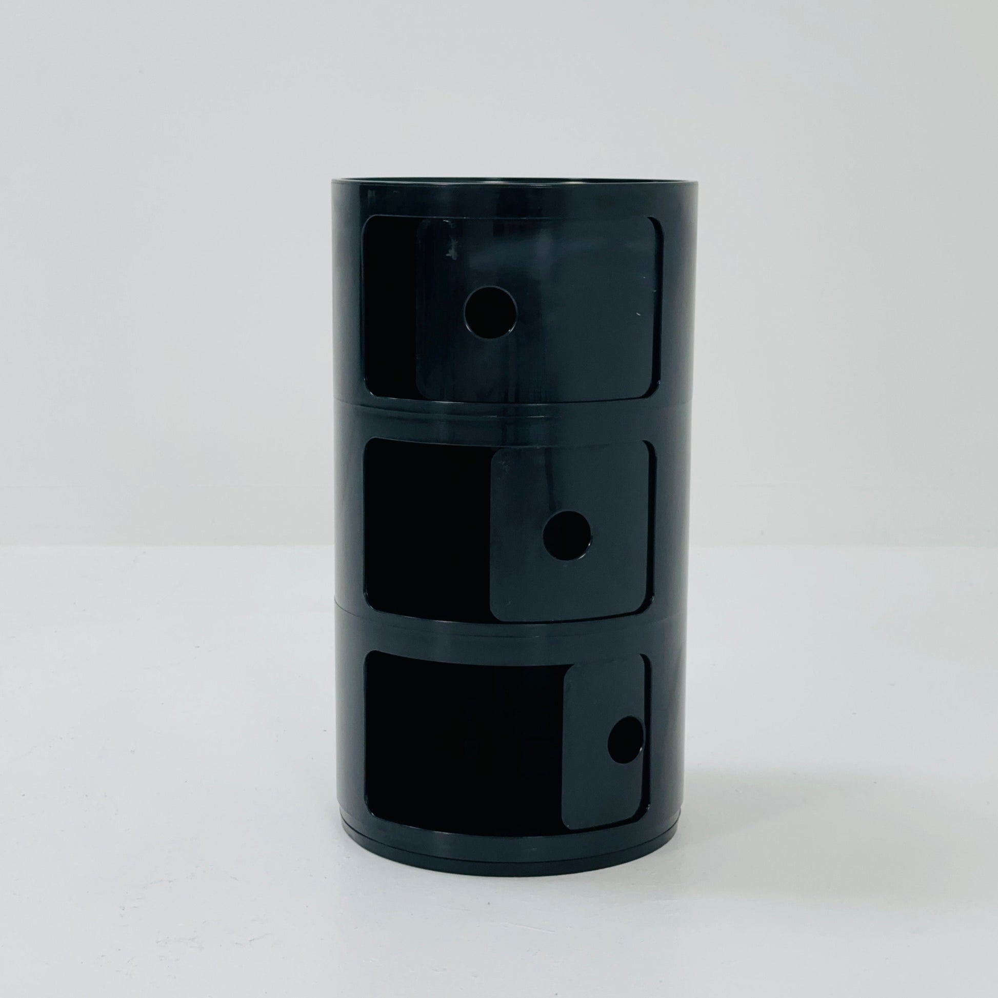 Space age 3 tier Componibili Classic round modular storage unit designed by Anna Castelli Ferrieri for Kartell in 1970s