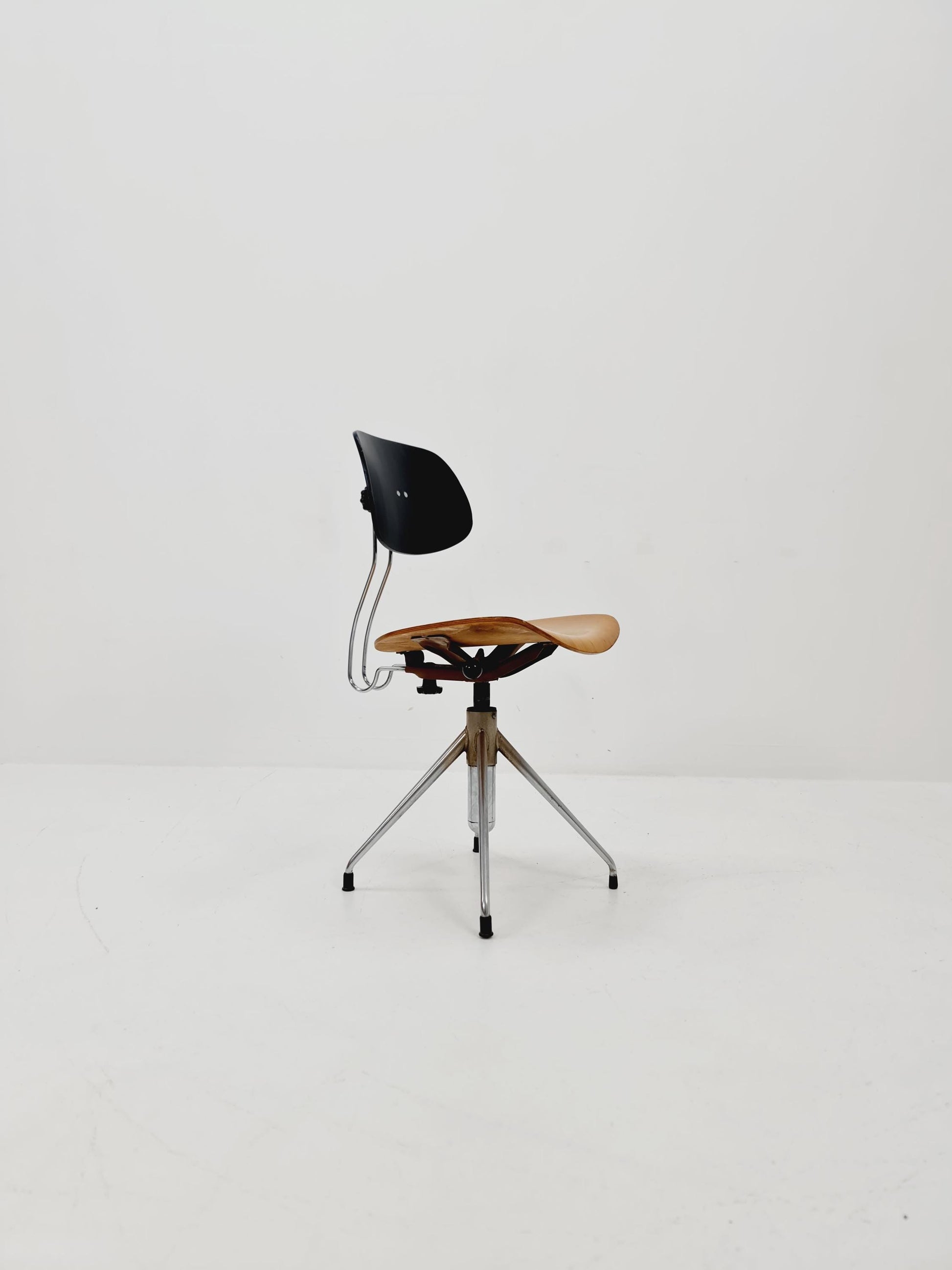 German Swivel Bauhaus chair model by Egon Eiermann for Wilde & Spieth 1950s