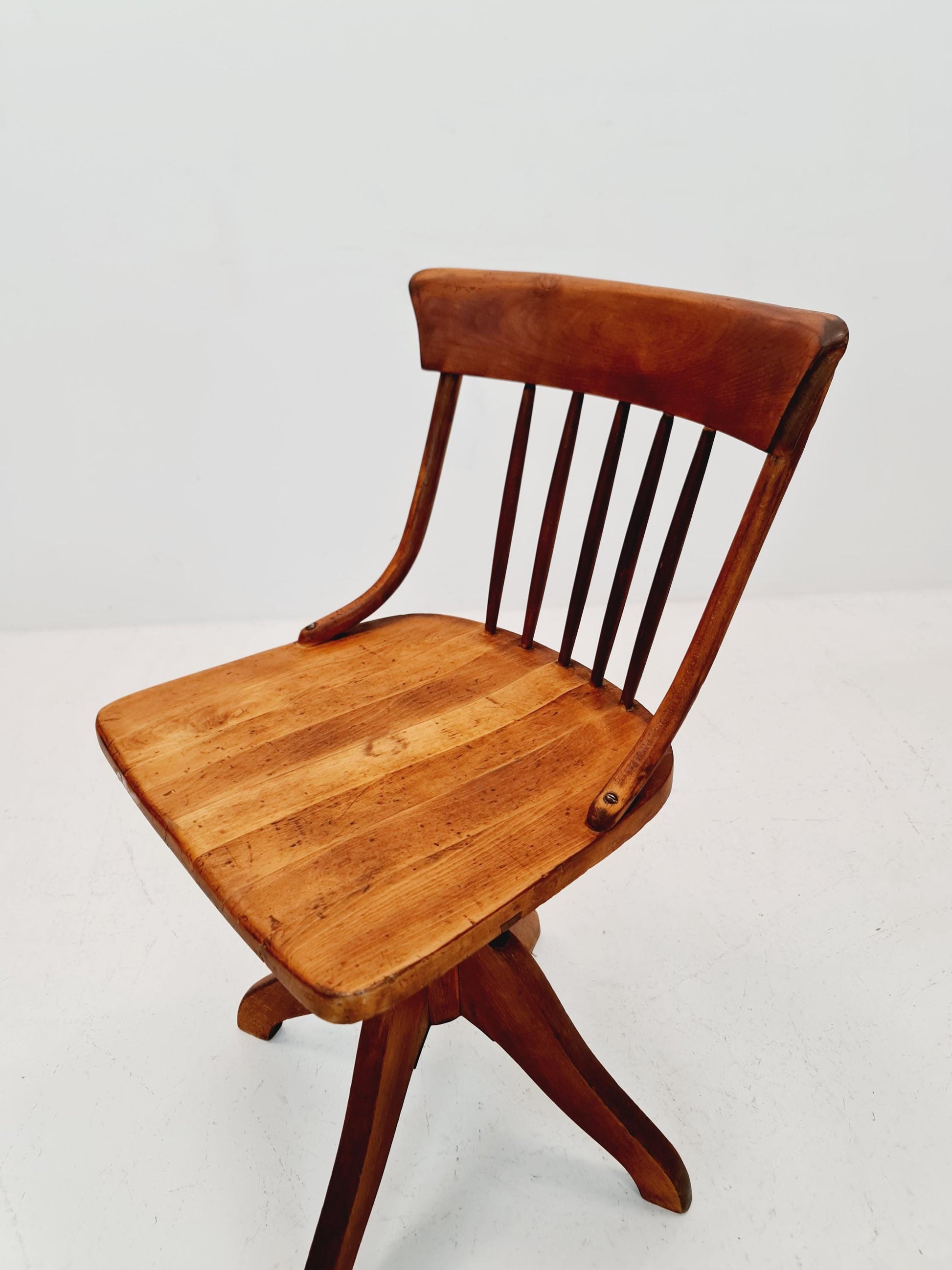 Bauhaus swivel office chair in solid wood By Der FerderDreh 1930s