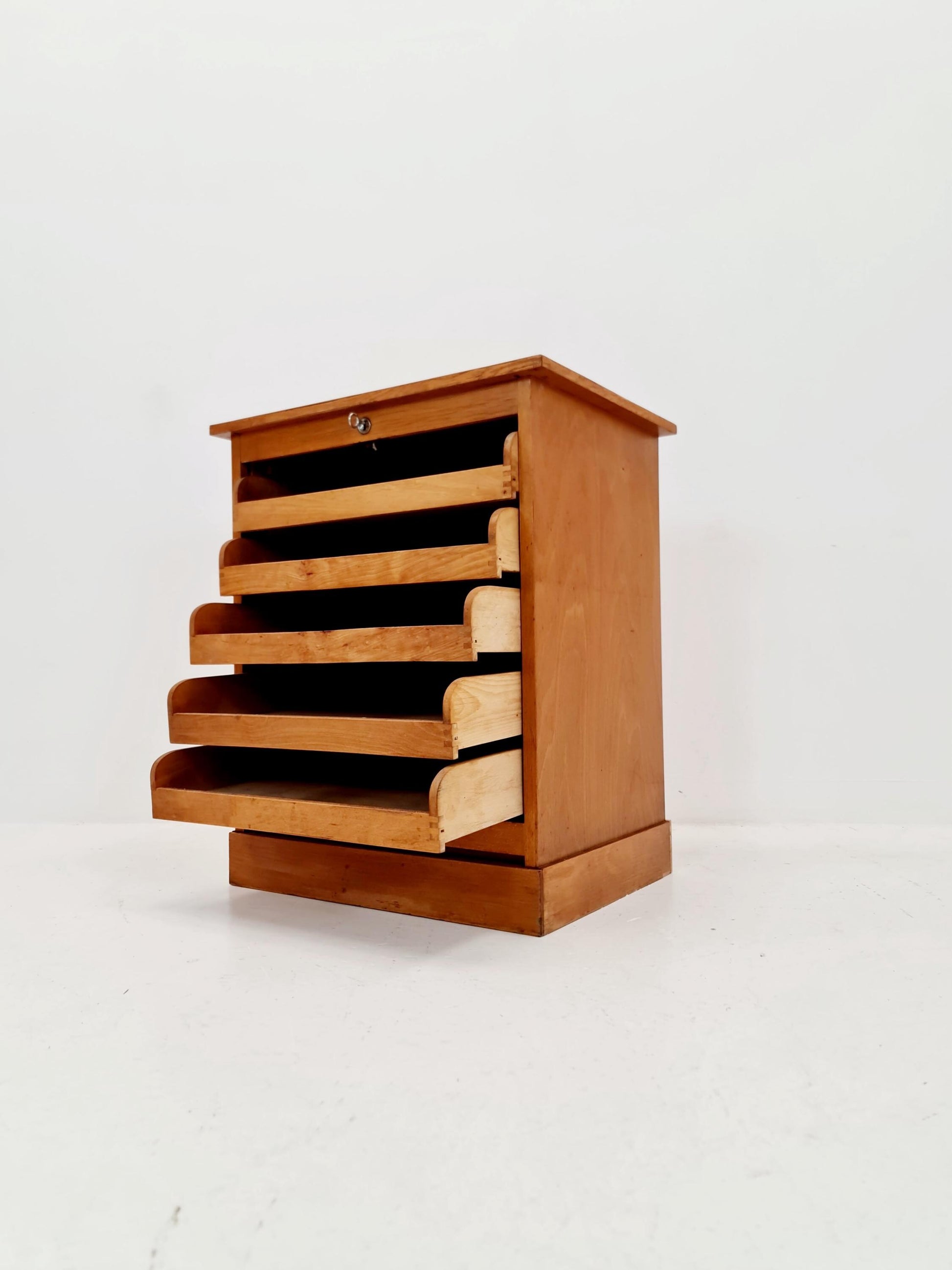Bauhaus German roll document cabinet in Oak Wood by Koncord Möbel , 1930s