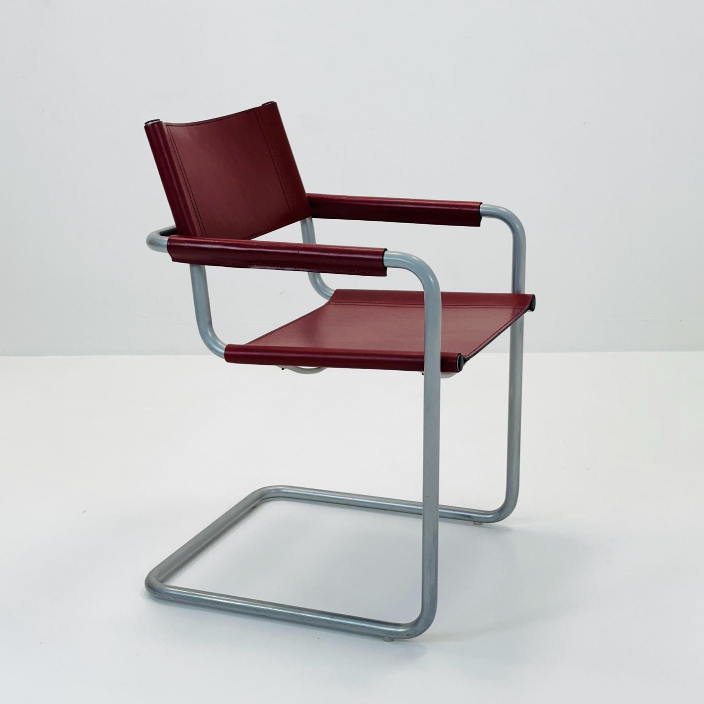 set of 4 mid century Mg5 leather cantilevered chairs for Mart Stam by Matteo Grassi italy 1980s