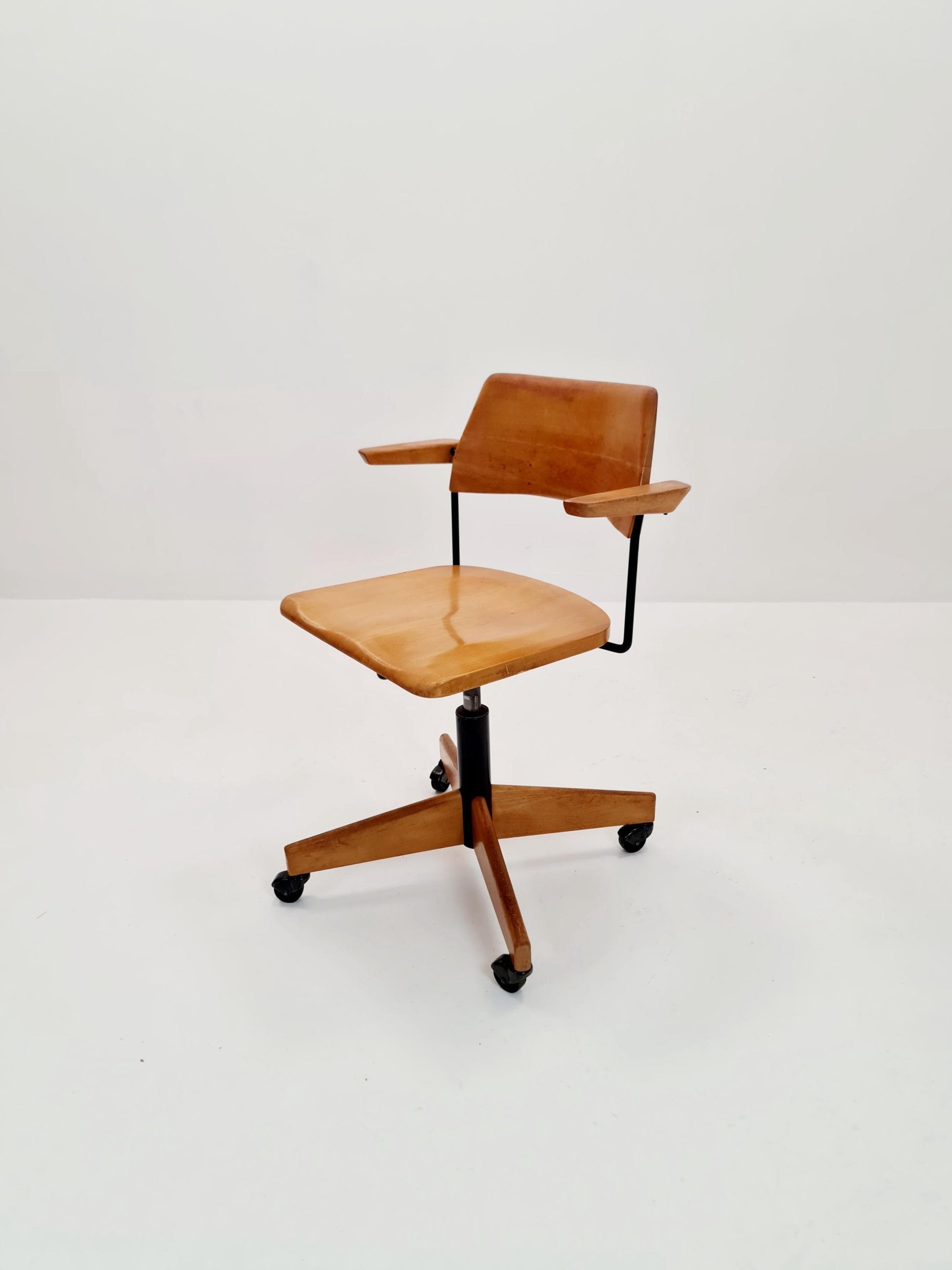 Bauhaus swivel office Armchair in solid wood By stollgiroflex 1966s