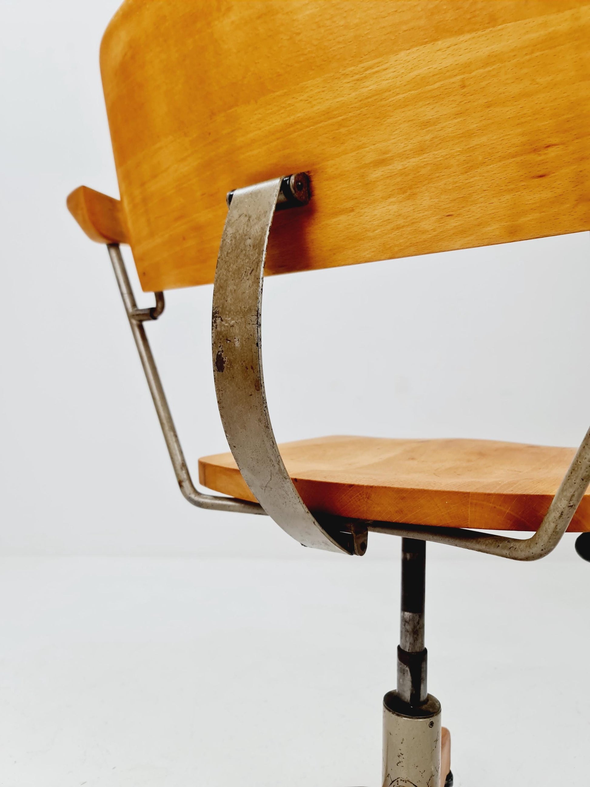 Bauhaus swivel office Armchair in solid wood By stollgiroflex 1930s