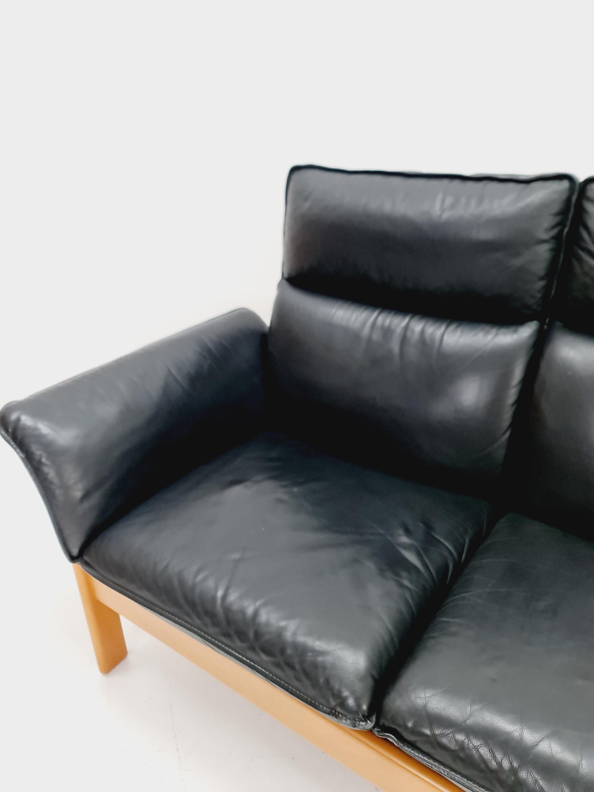 Mid-century German Leather & beech lounge sofa By Dreipunkt Model Scala , 1970s