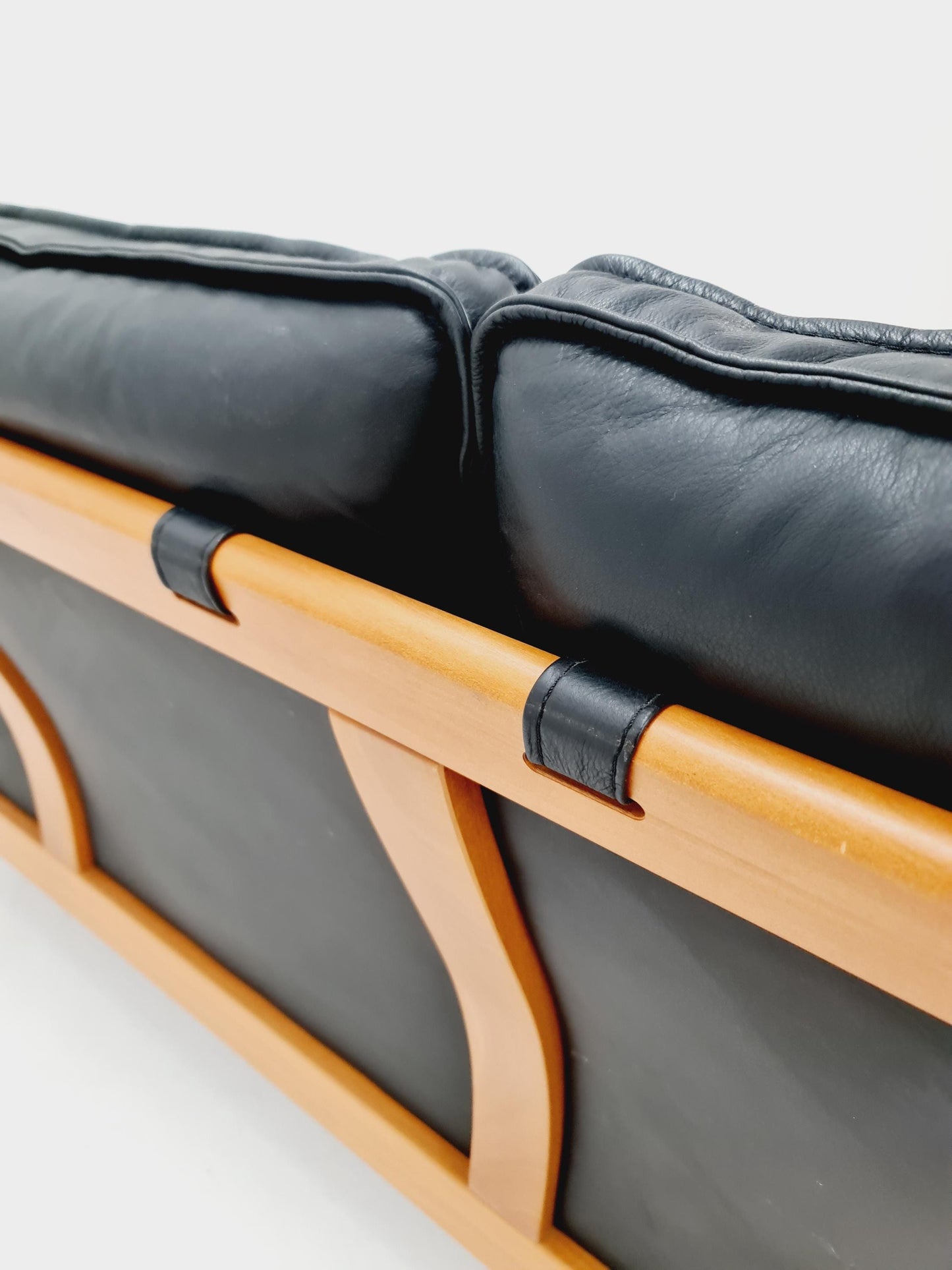 Mid-century German Leather & beech lounge sofa By Dreipunkt Model Scala , 1970s
