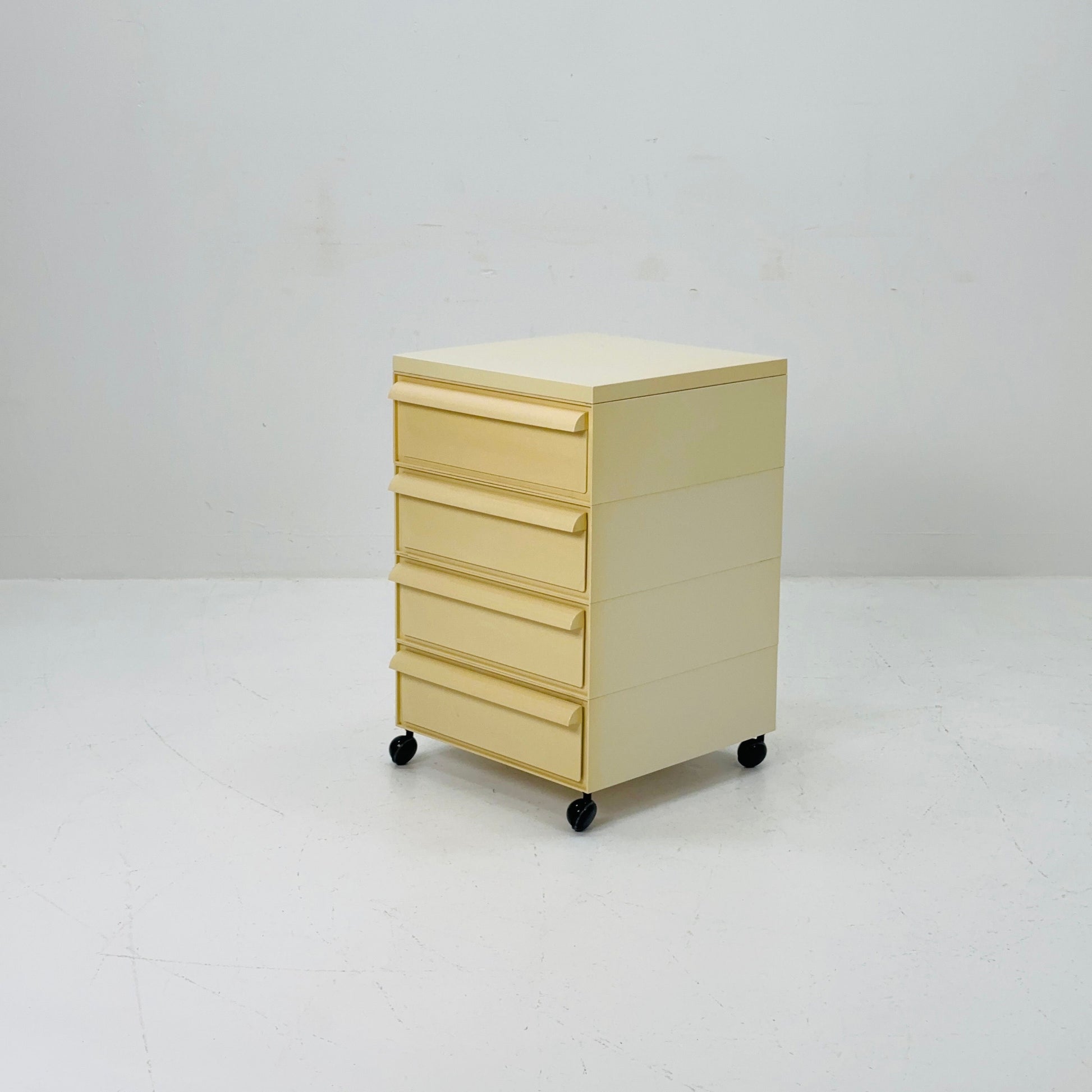 Space age Chest of drawers on wheels model 4601 by Simon Fussell for Kartell, Italy 1970s