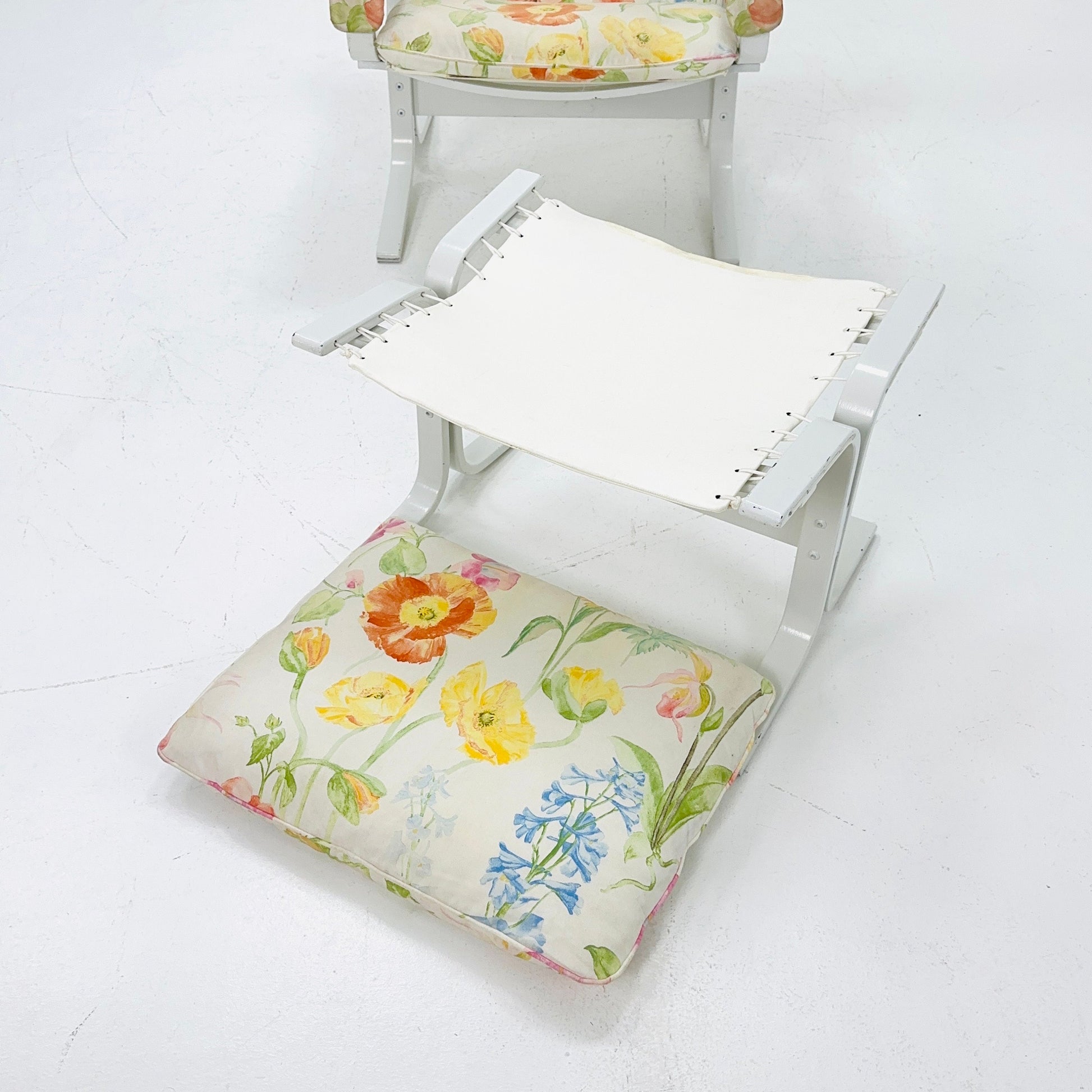 Mid-Century Ingmar Relling Siesta Lounge chair and ottoman Set in flower pattern 1970s Norway