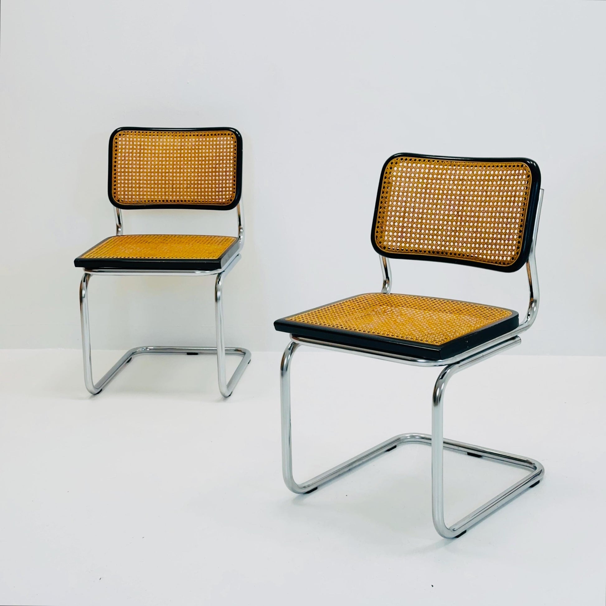 Set of 4 Mid Century Cantilever Cesca Chair by Marcel Breuer / Bauhaus Design / 1980s Italy