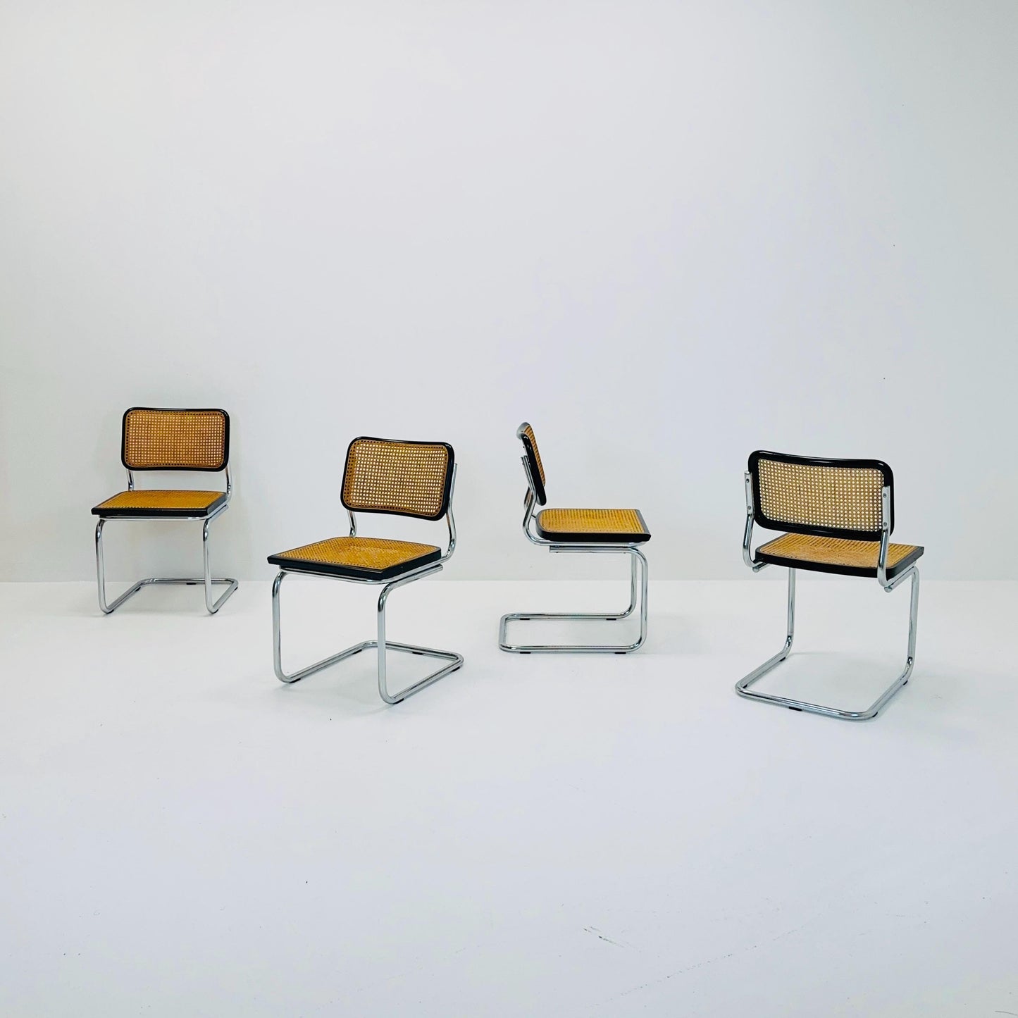 Set of 4 Mid Century Cantilever Cesca Chair by Marcel Breuer / Bauhaus Design / 1980s Italy