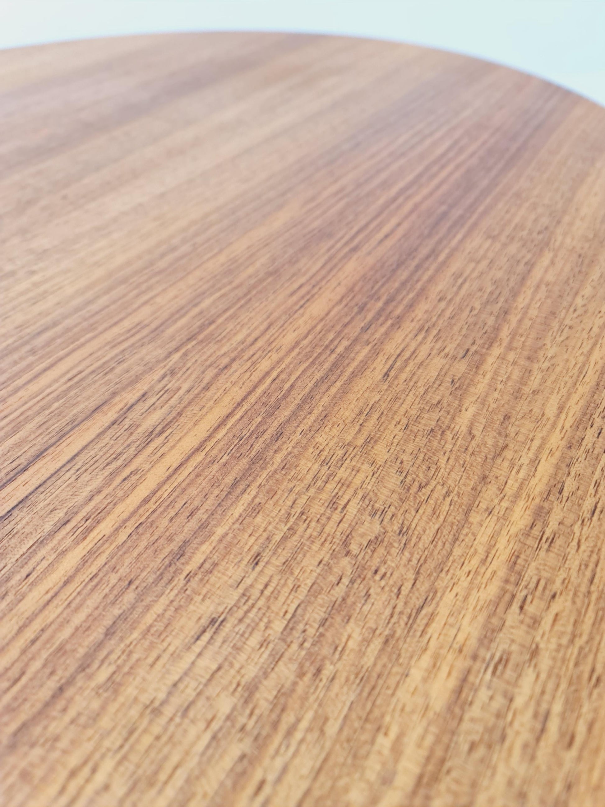 Mid Century Modern coffee table Oval by Eero Saarinen für Knoll 1960s