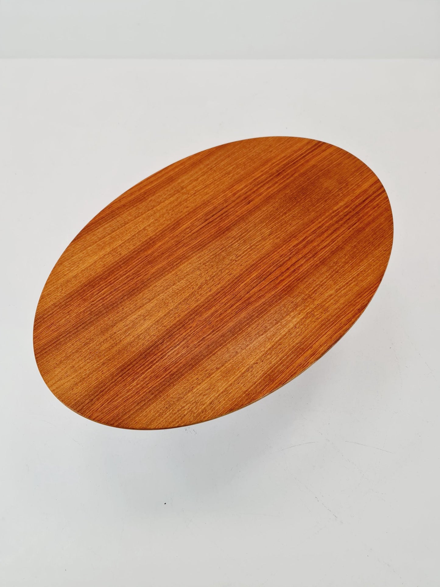 Mid Century Modern coffee table Oval by Eero Saarinen für Knoll 1960s