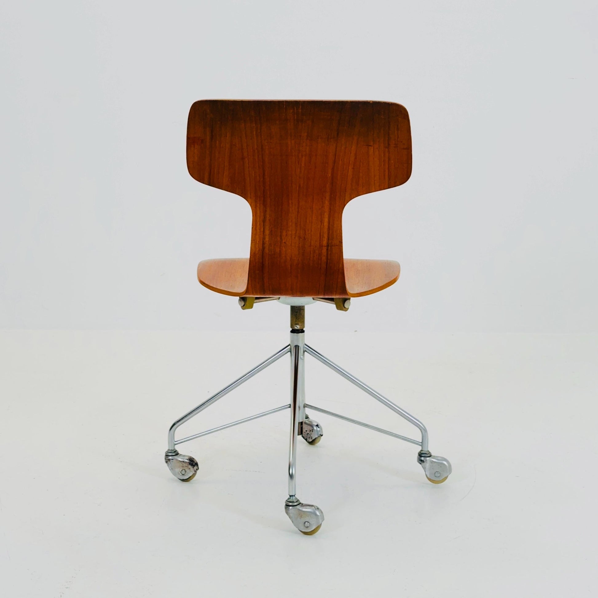 Mid century Arne Jacobsen, swivel desk chair made teak model 3113, Fritz Hansen, 1960s