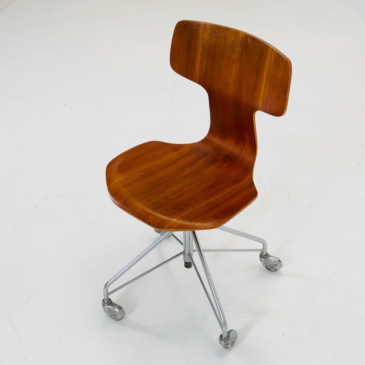 Mid century Arne Jacobsen, swivel desk chair made teak model 3113, Fritz Hansen, 1960s