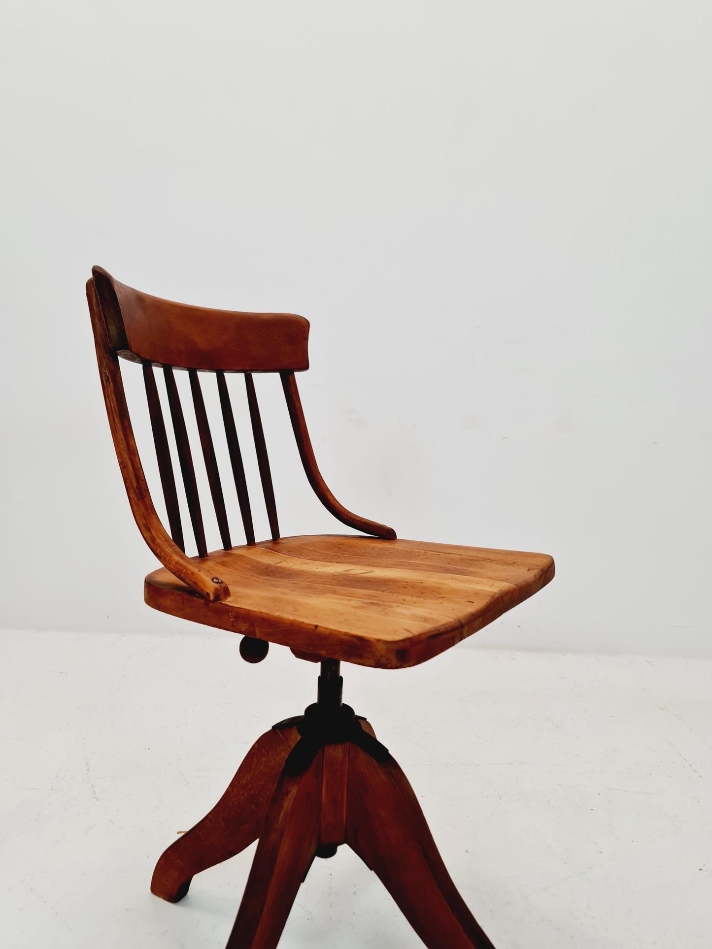 Bauhaus swivel office chair in solid wood By Der FerderDreh 1930s