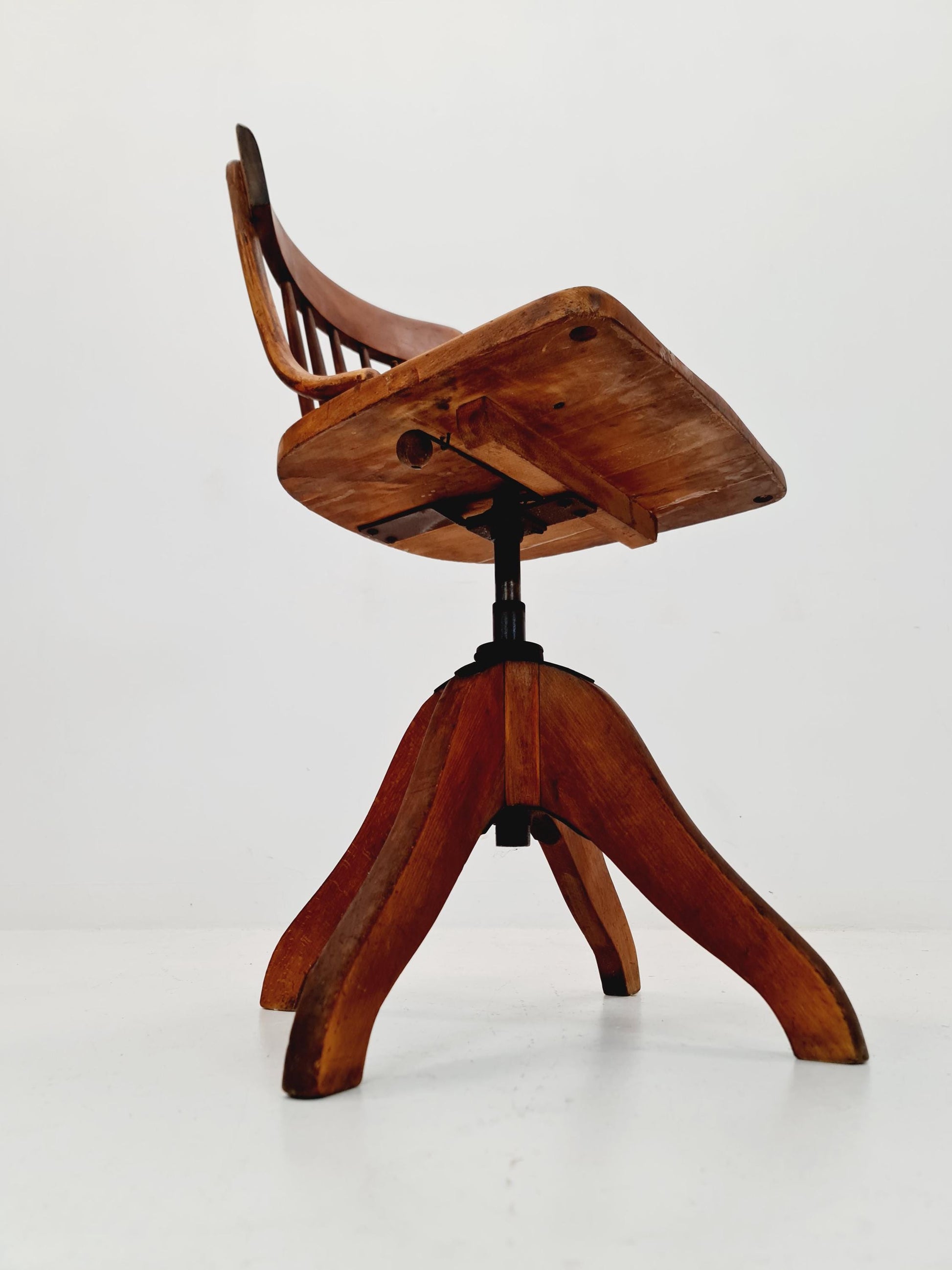 Bauhaus swivel office chair in solid wood By Der FerderDreh 1930s