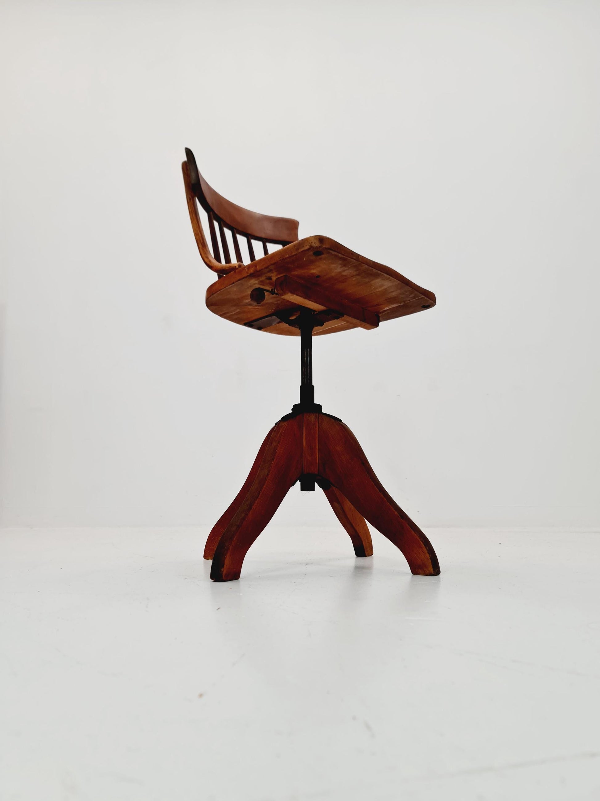 Bauhaus swivel office chair in solid wood By Der FerderDreh 1930s