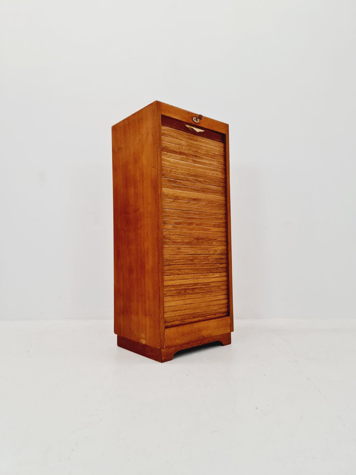 Bauhaus German roll document cabinet in Oak Wood by MW Büro Möbel , 1930s