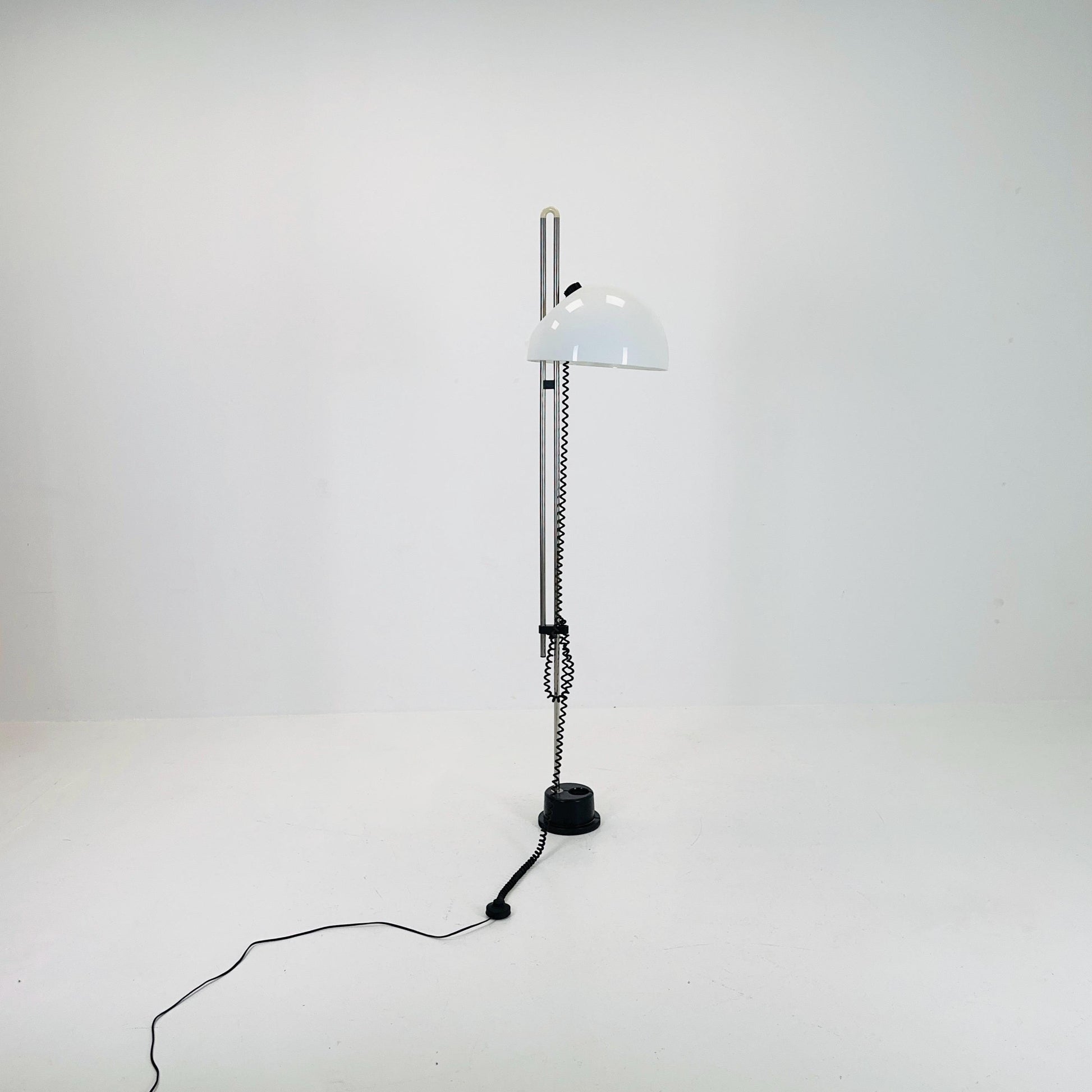 Mid century white 4026 floor lamp in acrylic glass & chrome by Carlo Santi for Kartell Design, Italy, 1970s