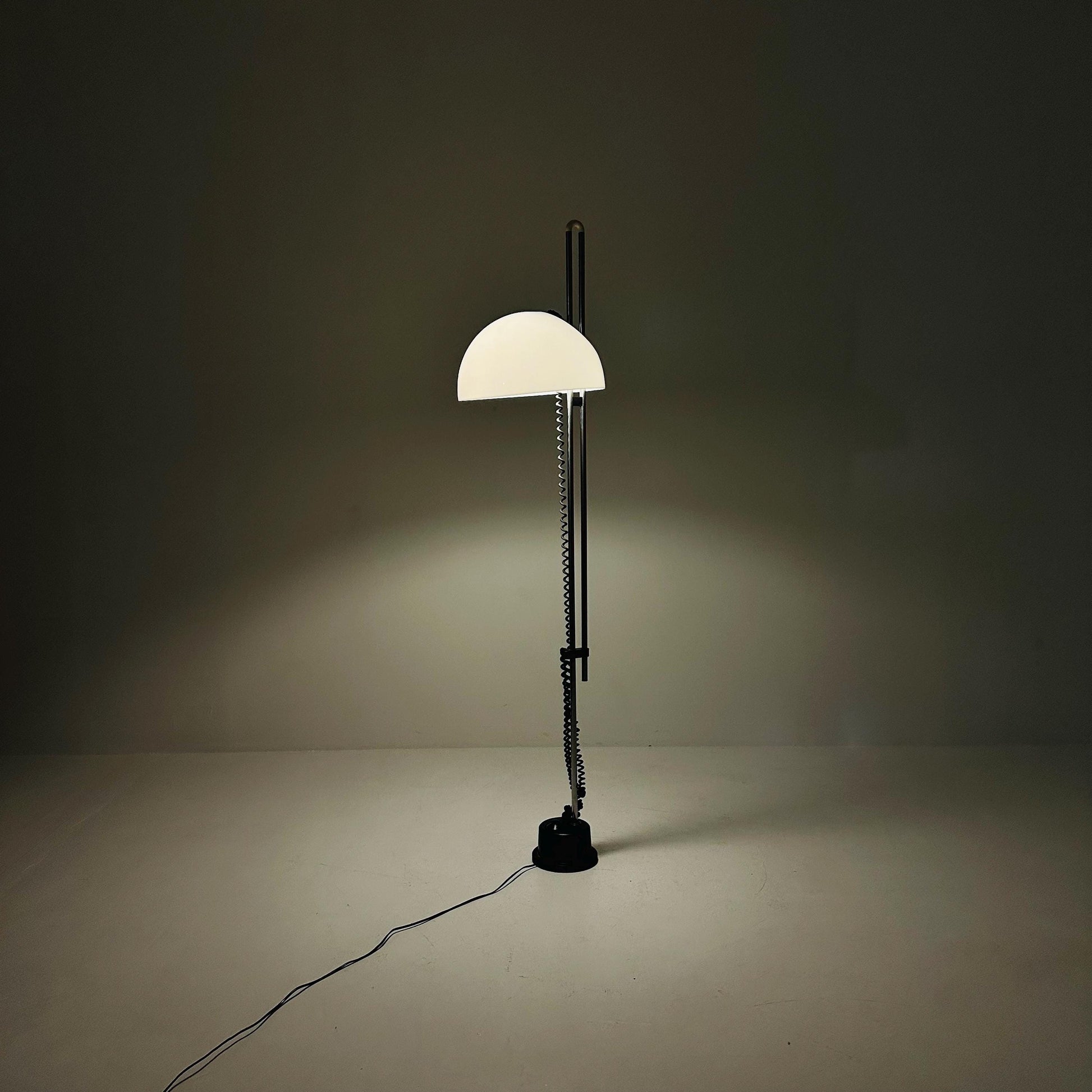 Mid century white 4026 floor lamp in acrylic glass & chrome by Carlo Santi for Kartell Design, Italy, 1970s