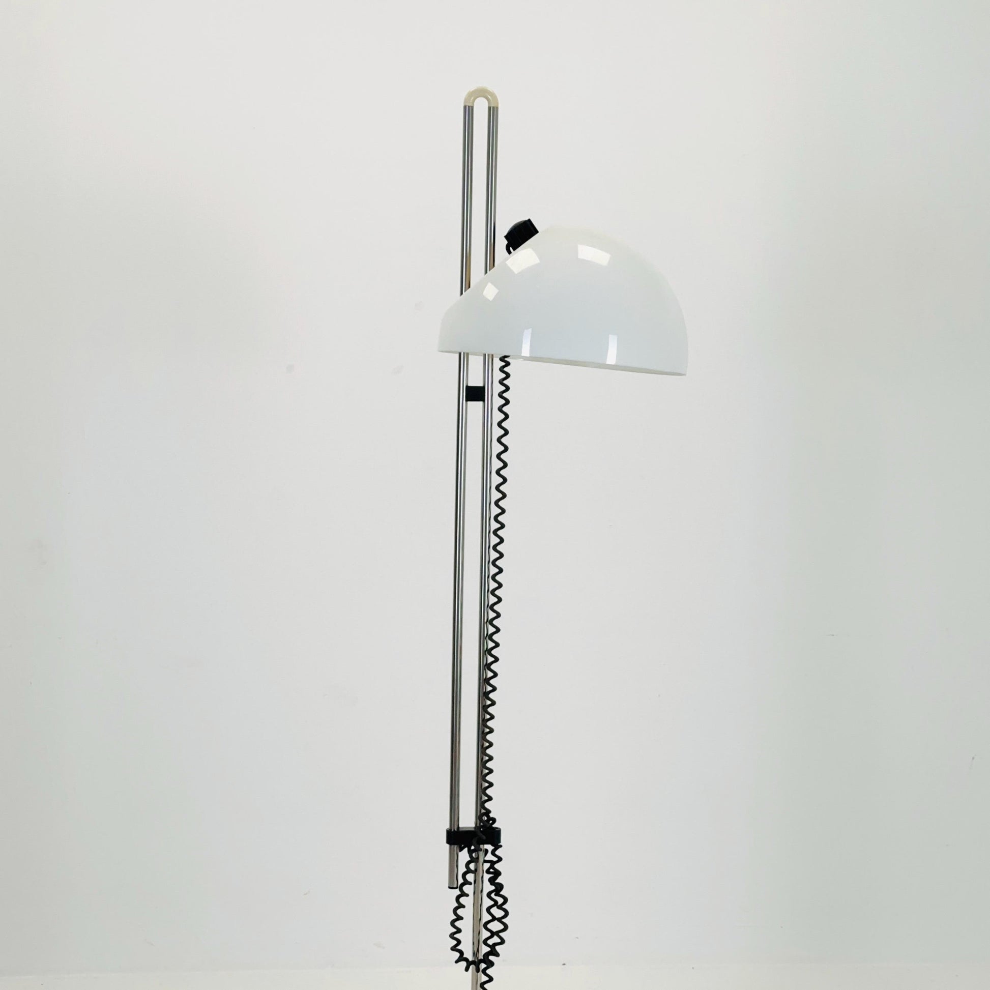 Mid century white 4026 floor lamp in acrylic glass & chrome by Carlo Santi for Kartell Design, Italy, 1970s