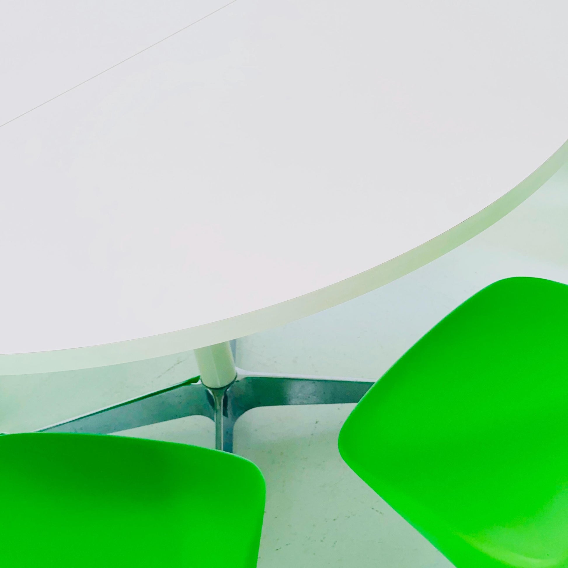 Mid century extendable round dining table by George Nelson for Herman Miller 1960s