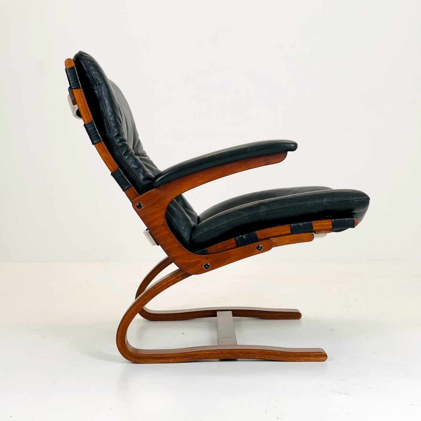 Mid century Kengu Leather Armchair by Elsa & Nordahl Solheim for Rybo Rykken - Vintage Scandinavian Design 1960s