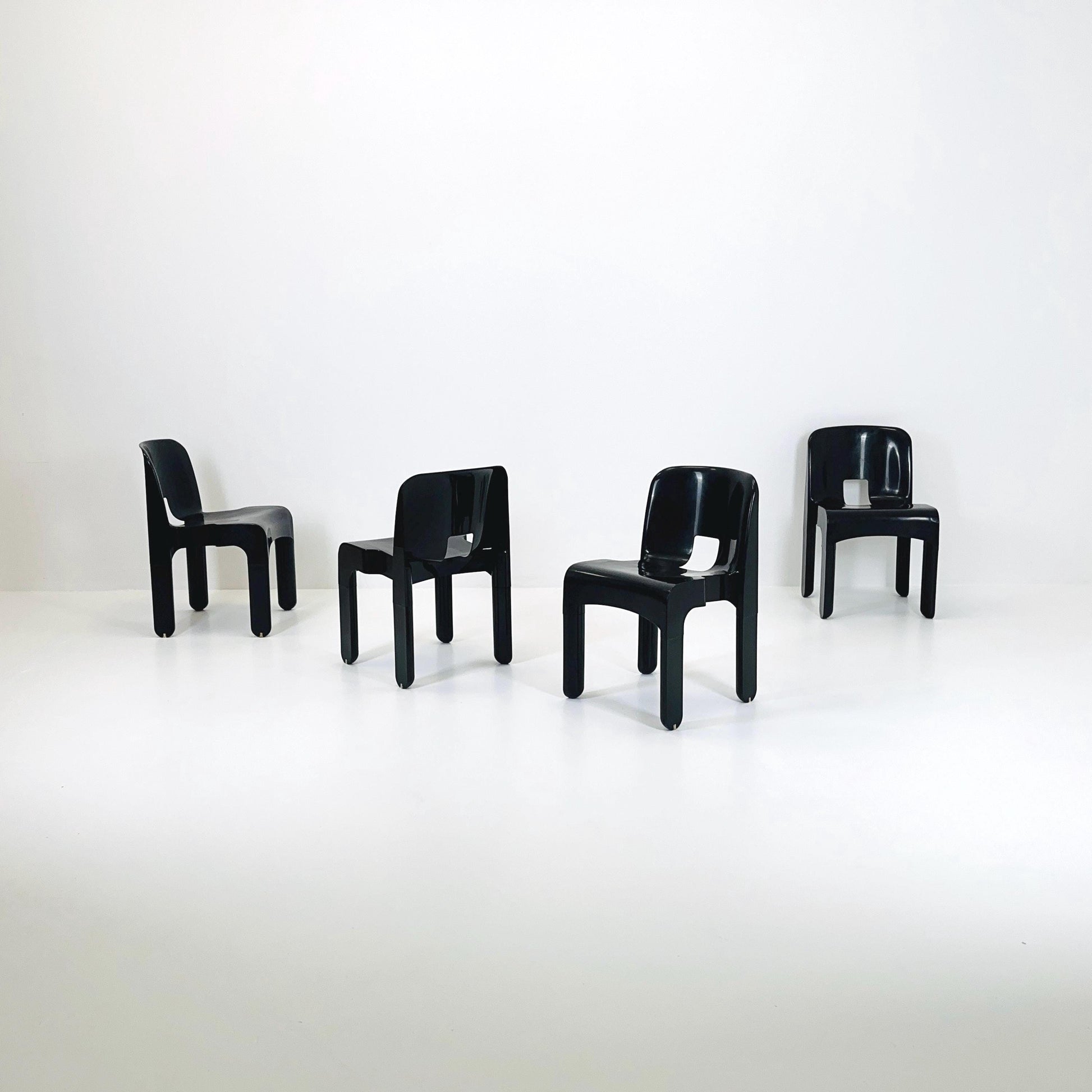 Set of 4 vintage Kartell Universale Chairs - Model 4867 by Joe Colombo - Iconic 1965 Italian Design, Mid-Century Modern ABS Plastic Chairs