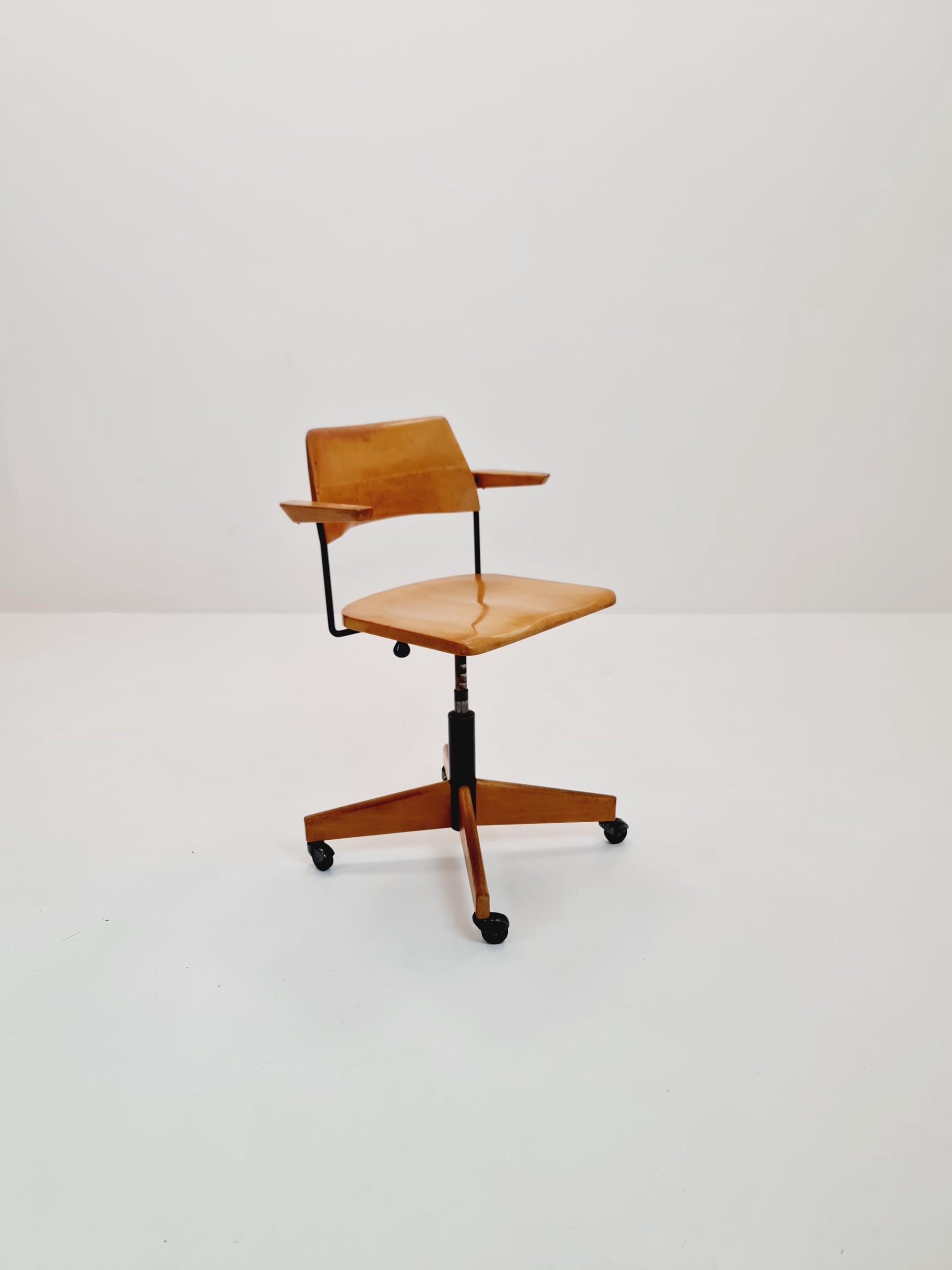 Bauhaus swivel office Armchair in solid wood By stollgiroflex 1966s